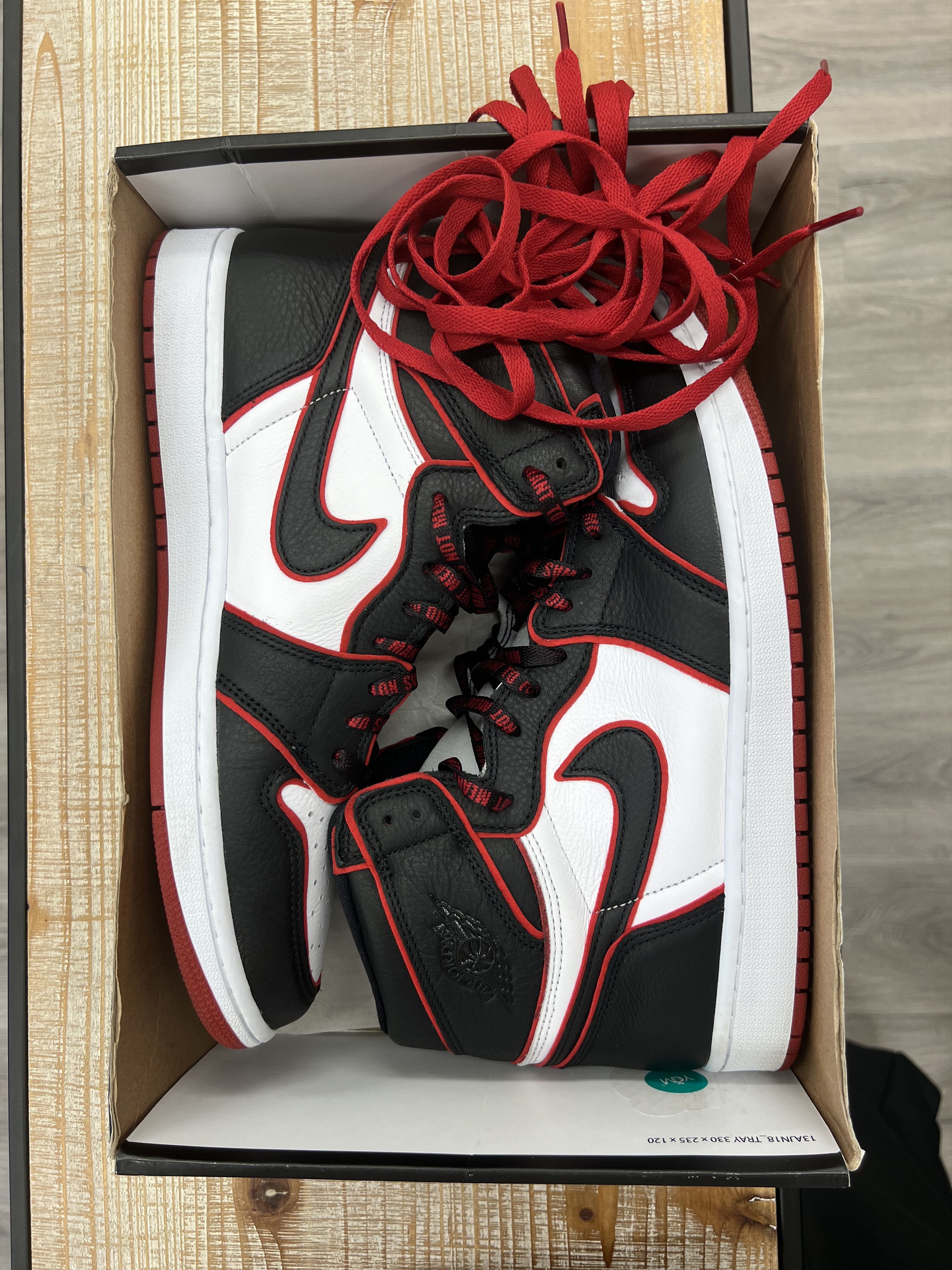 Jordan Brand Air Jordan 1 Retro High Bloodline Size US 12 / EU 45 - 1 Thumbnail