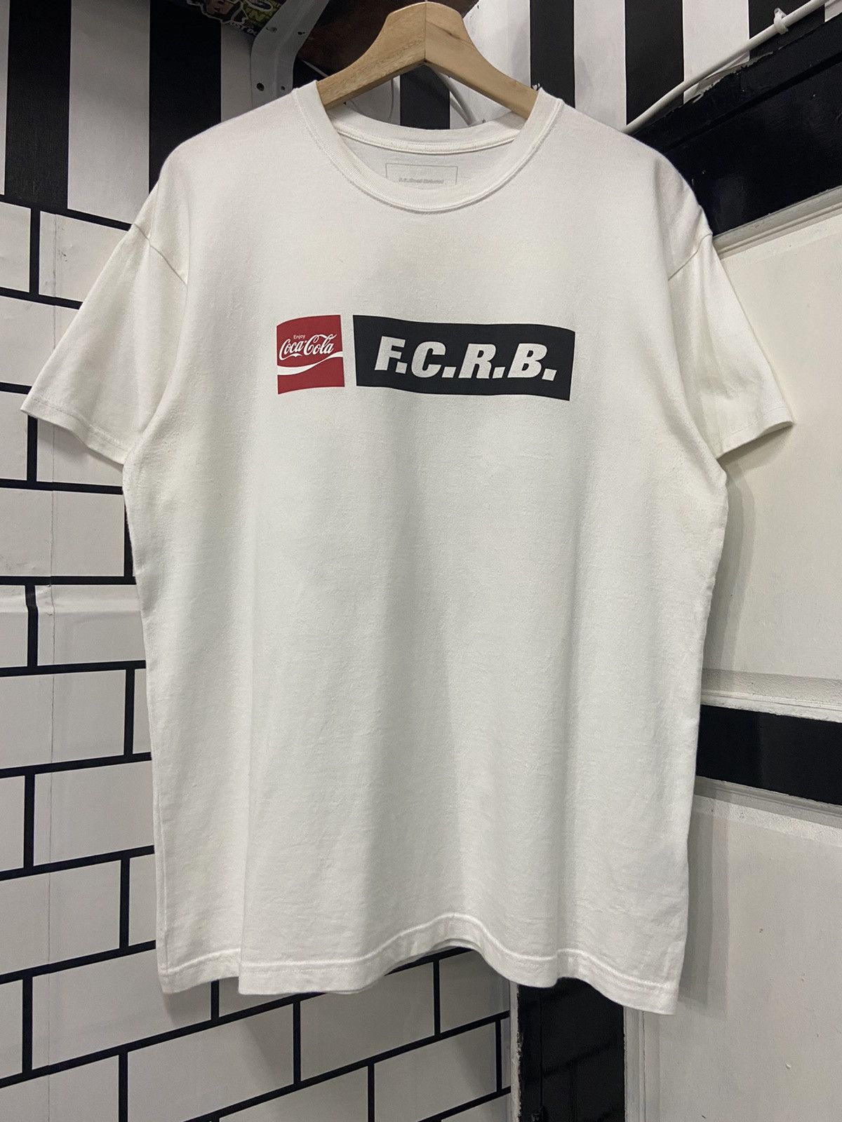 Coca Cola × F.C.R.B × Sophnet. Sophnet. X F.C Real Bristol X Coke Cola Back Hit Tee Size US M / EU 48-50 / 2 - 2 Thumbnail