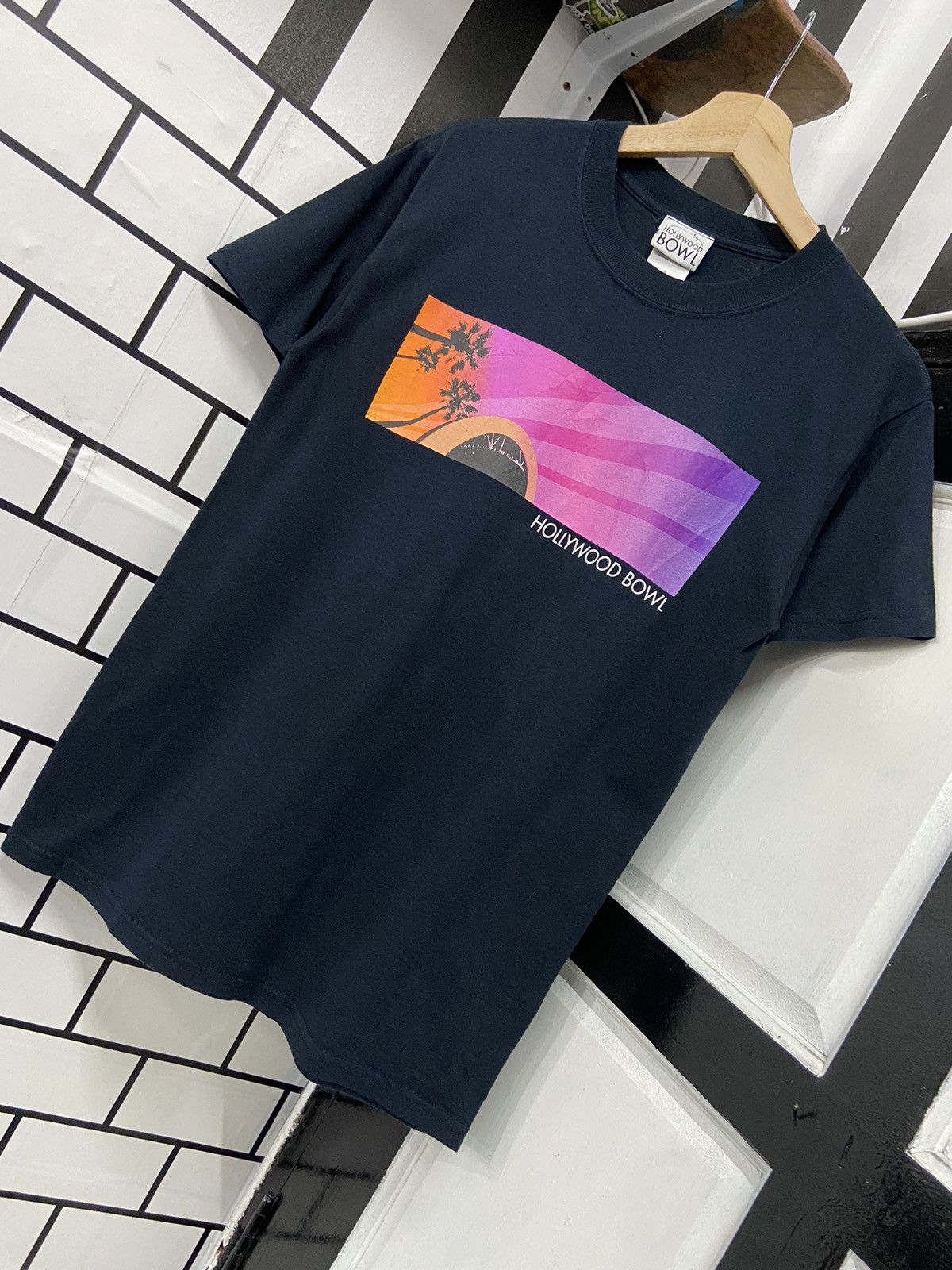 Band Tees × Vintage Vintage Hollywood Bowl Graphic Tshirt Size US S / EU 44-46 / 1 - 3 Thumbnail