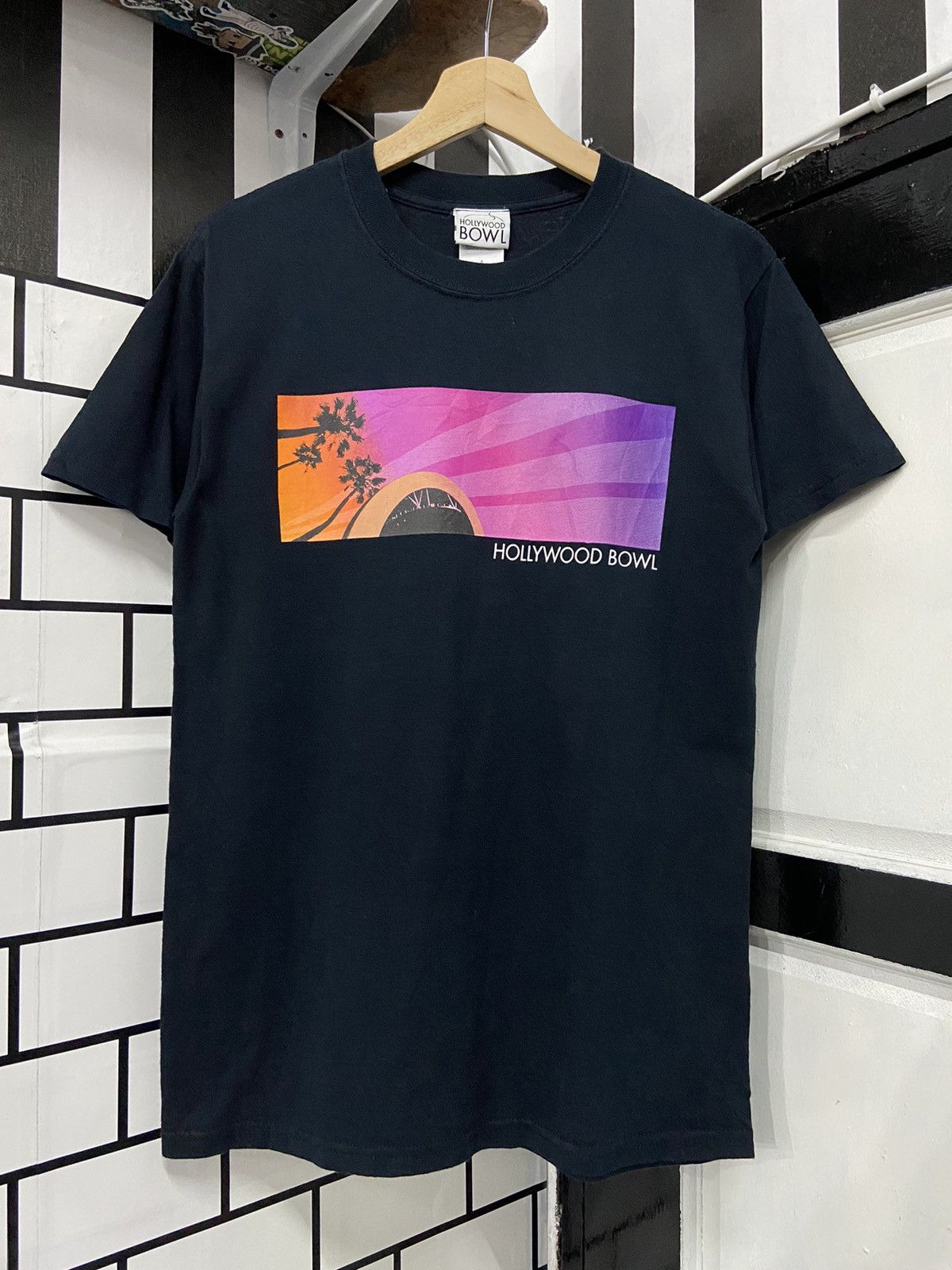 Band Tees × Vintage Vintage Hollywood Bowl Graphic Tshirt Size US S / EU 44-46 / 1 - 1 Thumbnail
