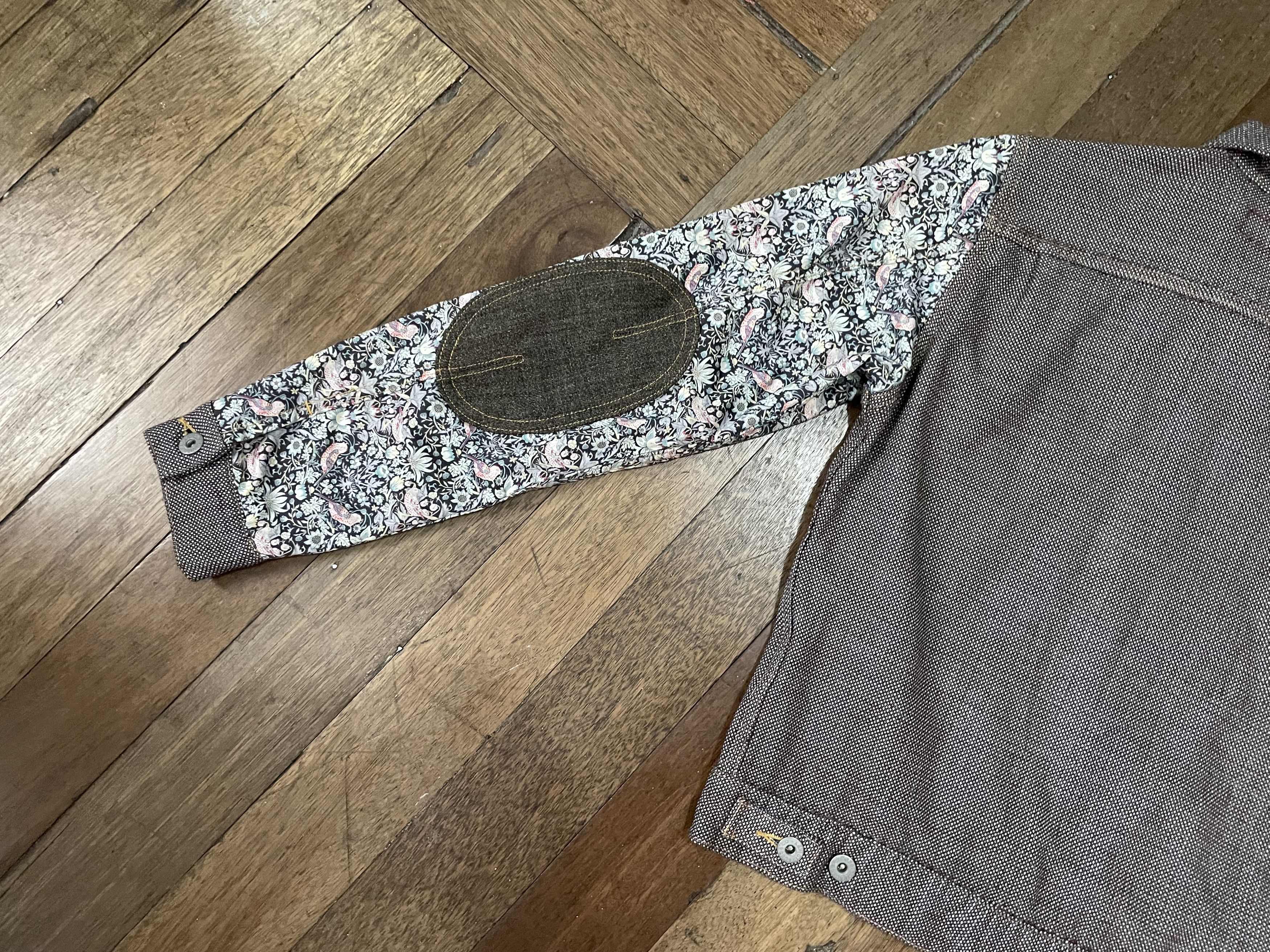 Junya Watanabe × Levi's Levi's CDG Junya Watanabe 2017 Trucker - Floral Sleeve Size US XS / EU 42 / 0 - 13 Thumbnail