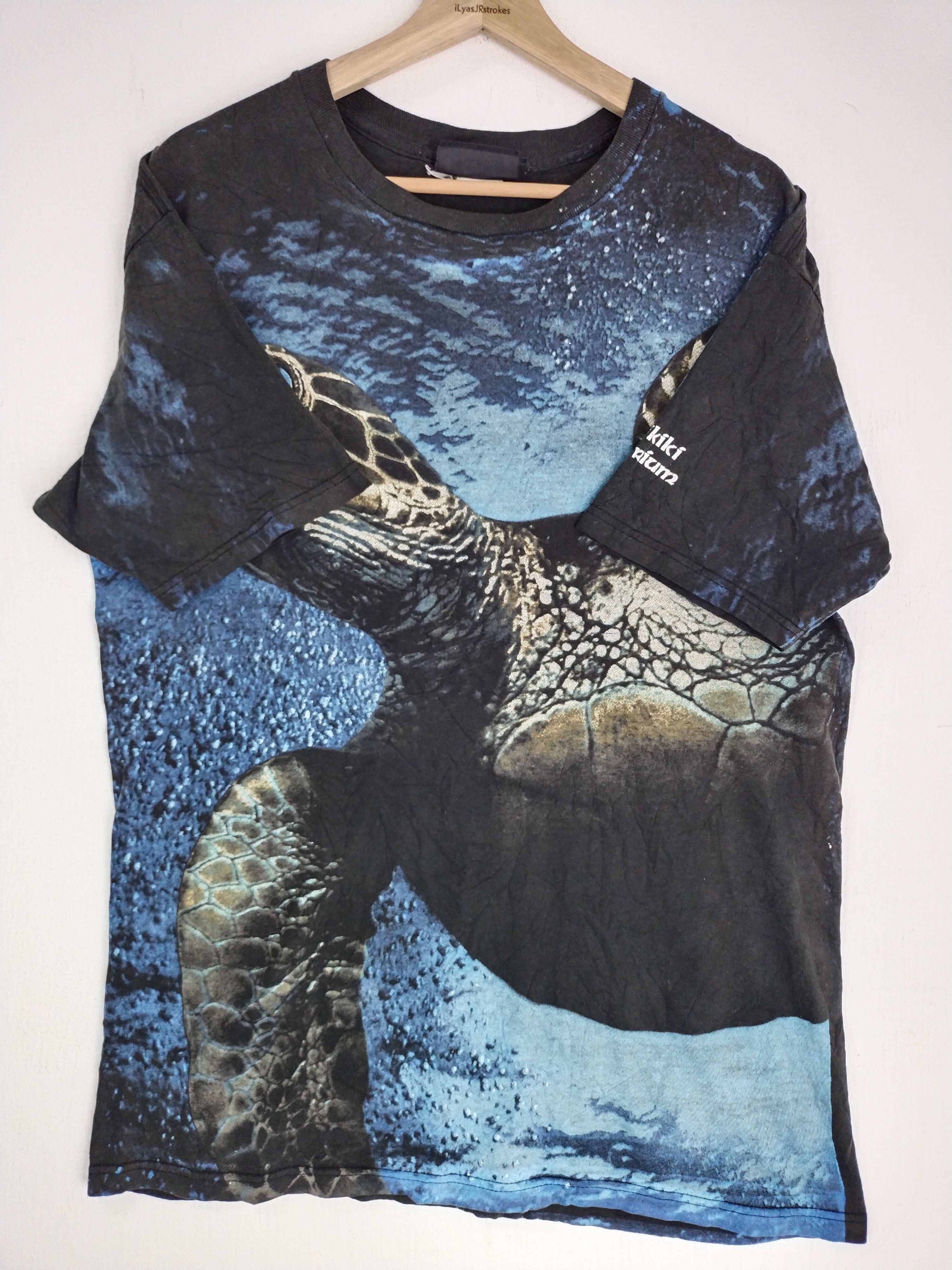Vintage VINTAGE 90s WAIKIKI AQUARIUM OVERPRINT TURTLE SURT TEE Size US M / EU 48-50 / 2 - 7 Thumbnail