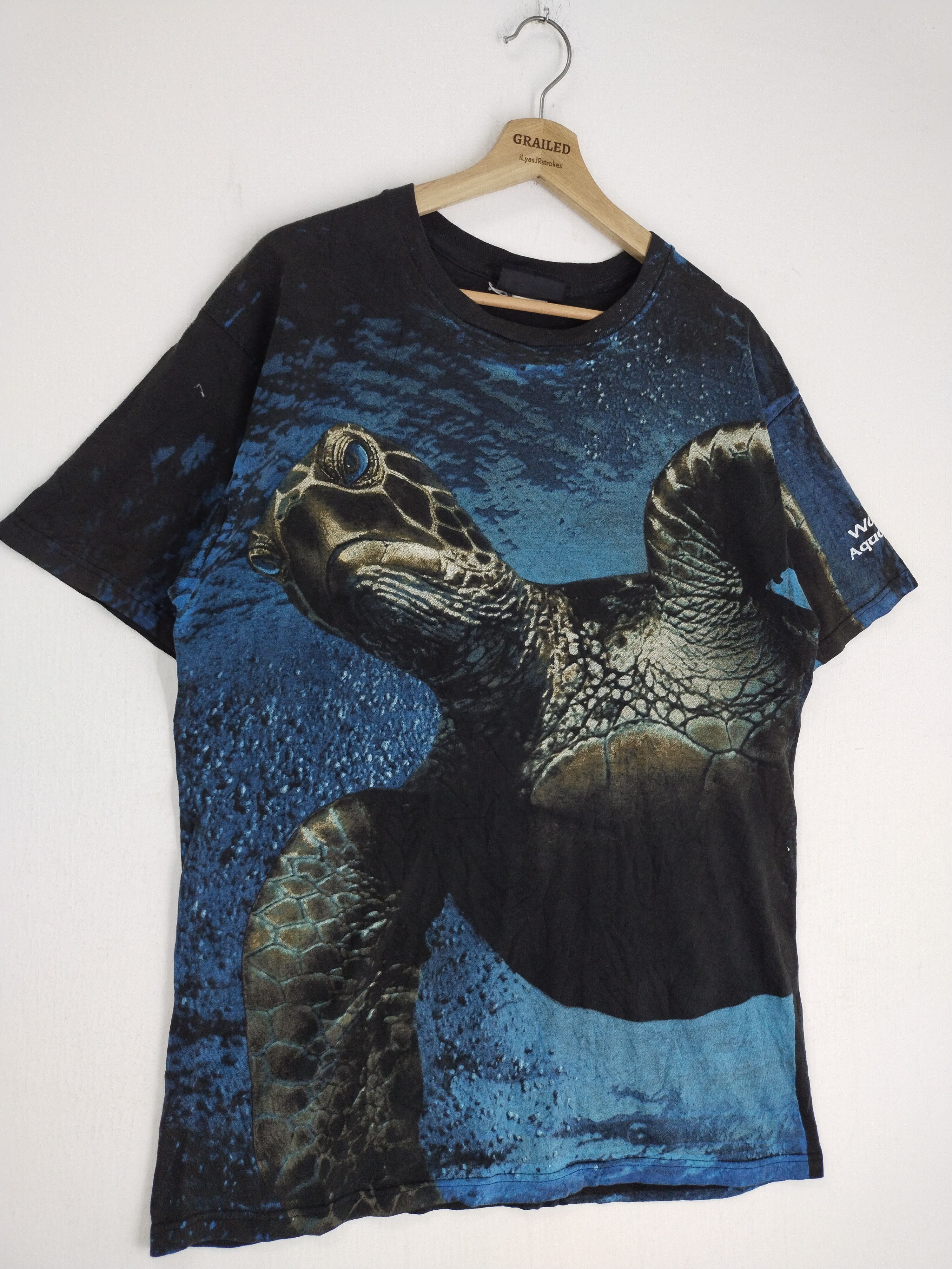 Vintage VINTAGE 90s WAIKIKI AQUARIUM OVERPRINT TURTLE SURT TEE Size US M / EU 48-50 / 2 - 1 Thumbnail