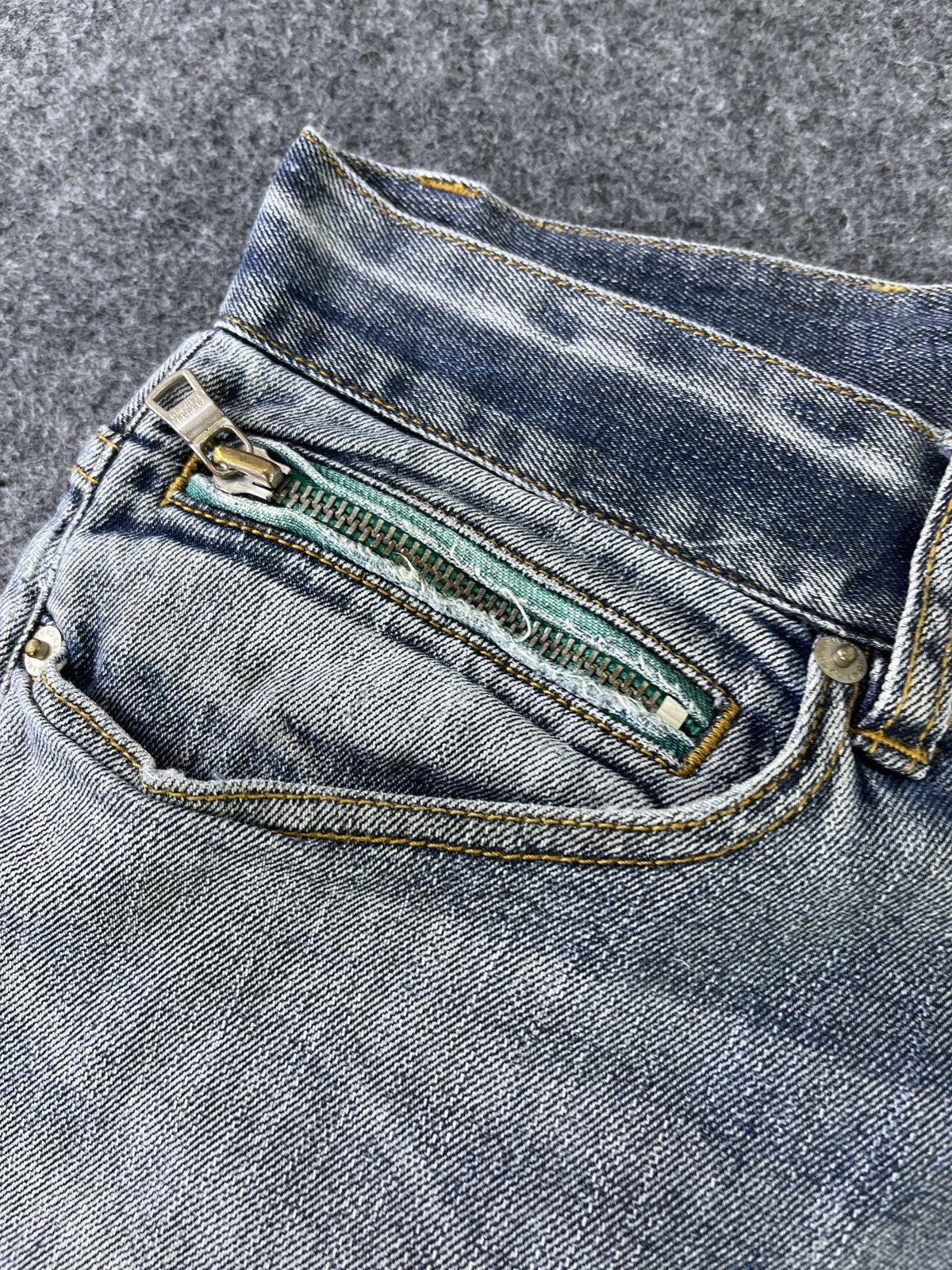 Armani Exchange Armani Exchange Faded Wash Jeans - J949 Size US 33 - 10 Thumbnail
