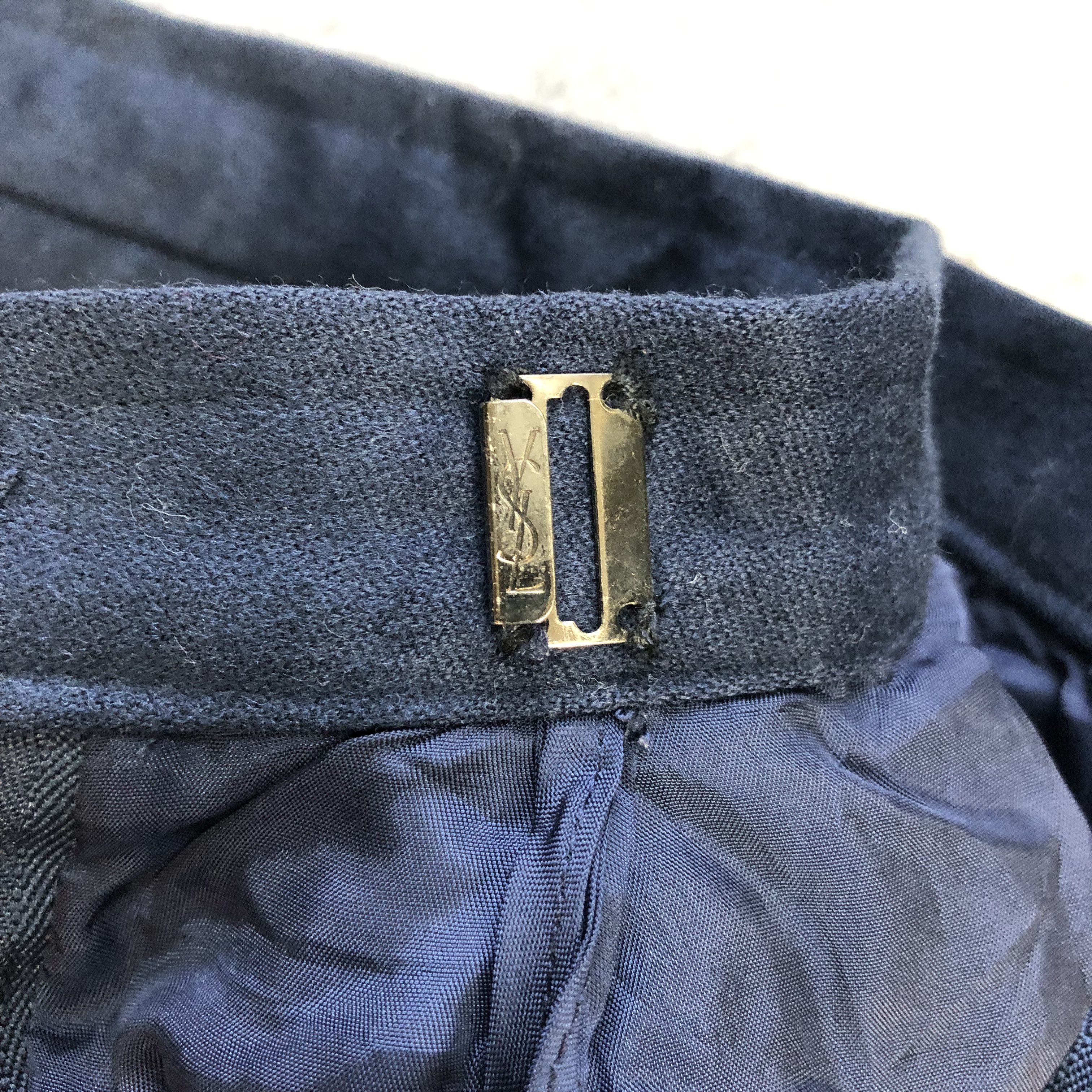 Yves Saint Laurent VINTAGE YSL MINI SKIRTS #7042-106 Size 24" / US 00 / IT 34 - 5 Thumbnail