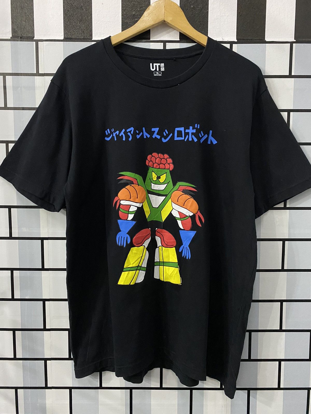 Uniqlo UNIQLOTODD JAMES GIANT SUSHI ROBOT MEN TSHIRT Size US L / EU 52-54 / 3 - 1 Thumbnail