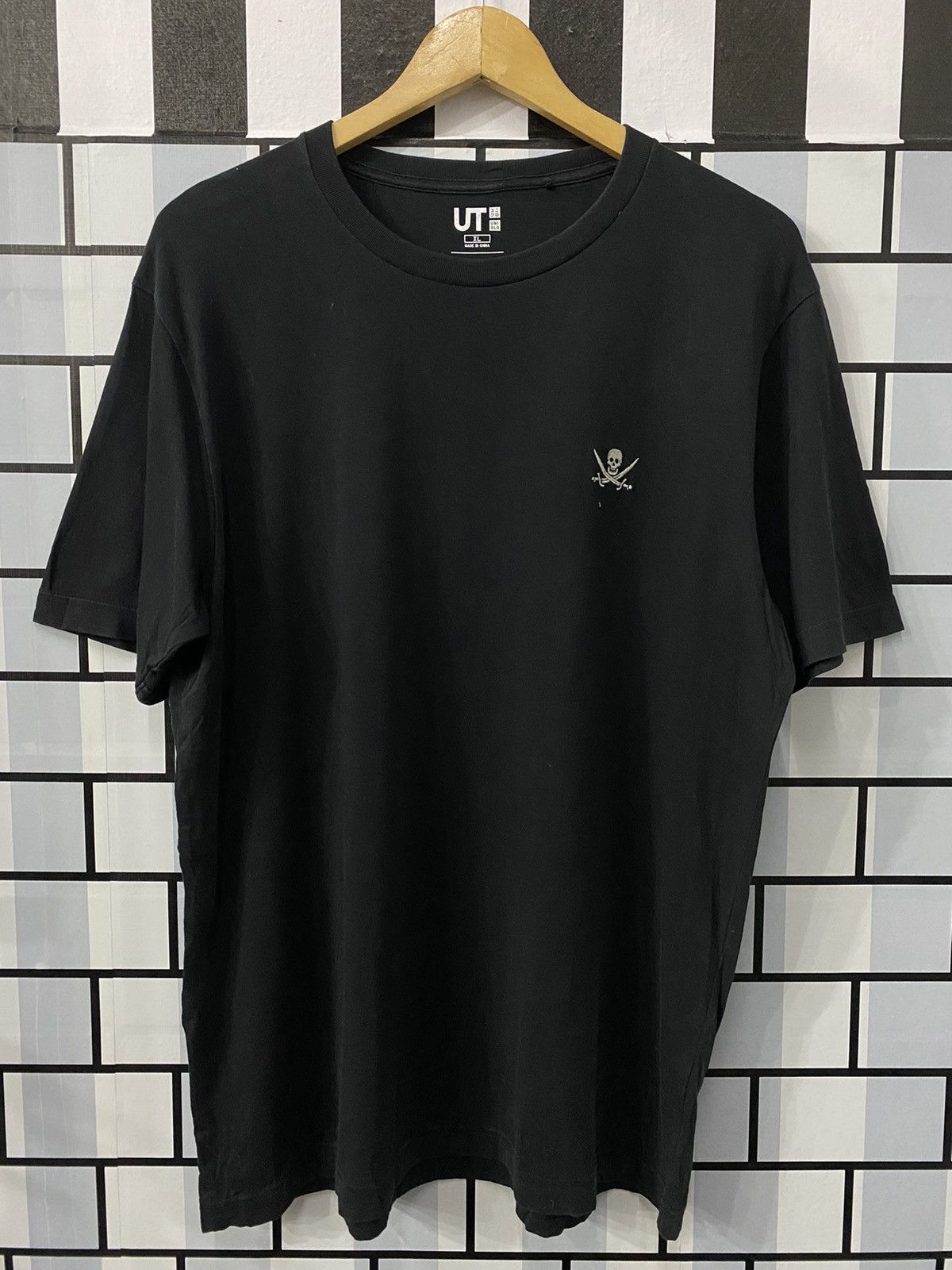 Uniqlo UNIQLO Pirates Of Caribbean Official Tshirt Size US L / EU 52-54 / 3 - 2 Thumbnail
