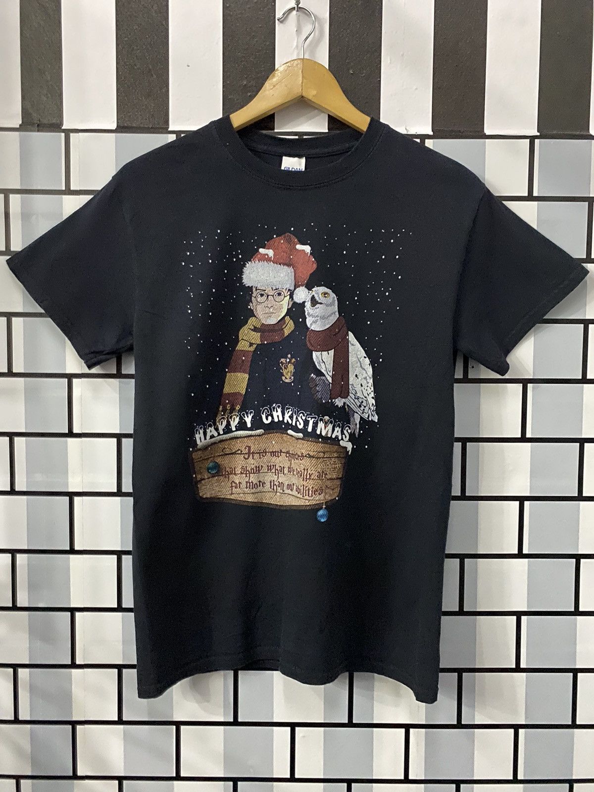 Gildan HARRY PORTER HAPPY CHRISMAS TSHIRT Size US S / EU 44-46 / 1 - 1 Thumbnail