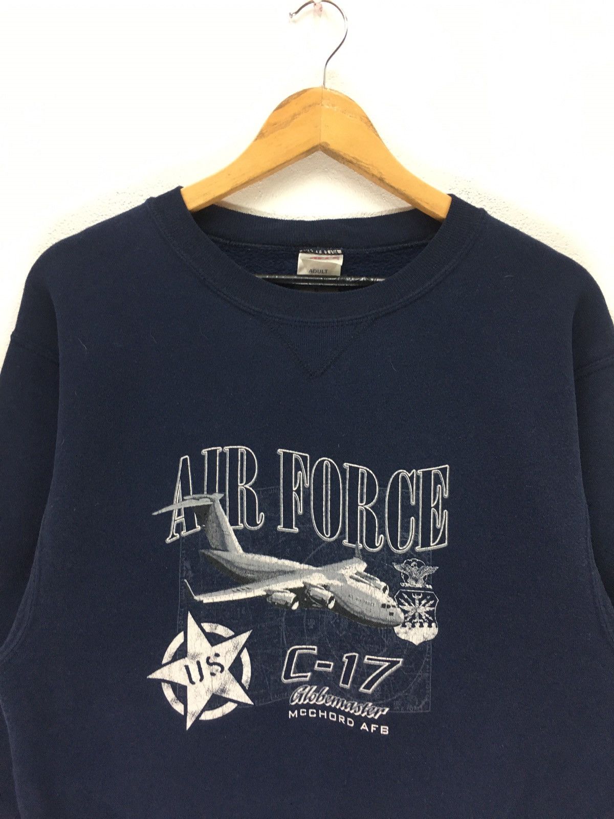 Vintage Vintage Air Force C-17 Globemaster Mcchord AFB Sweater Size US S / EU 44-46 / 1 - 2 Thumbnail