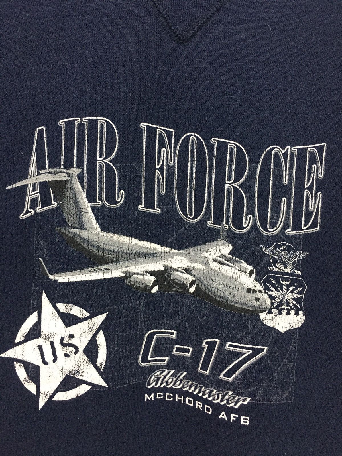 Vintage Vintage Air Force C-17 Globemaster Mcchord AFB Sweater Size US S / EU 44-46 / 1 - 3 Thumbnail