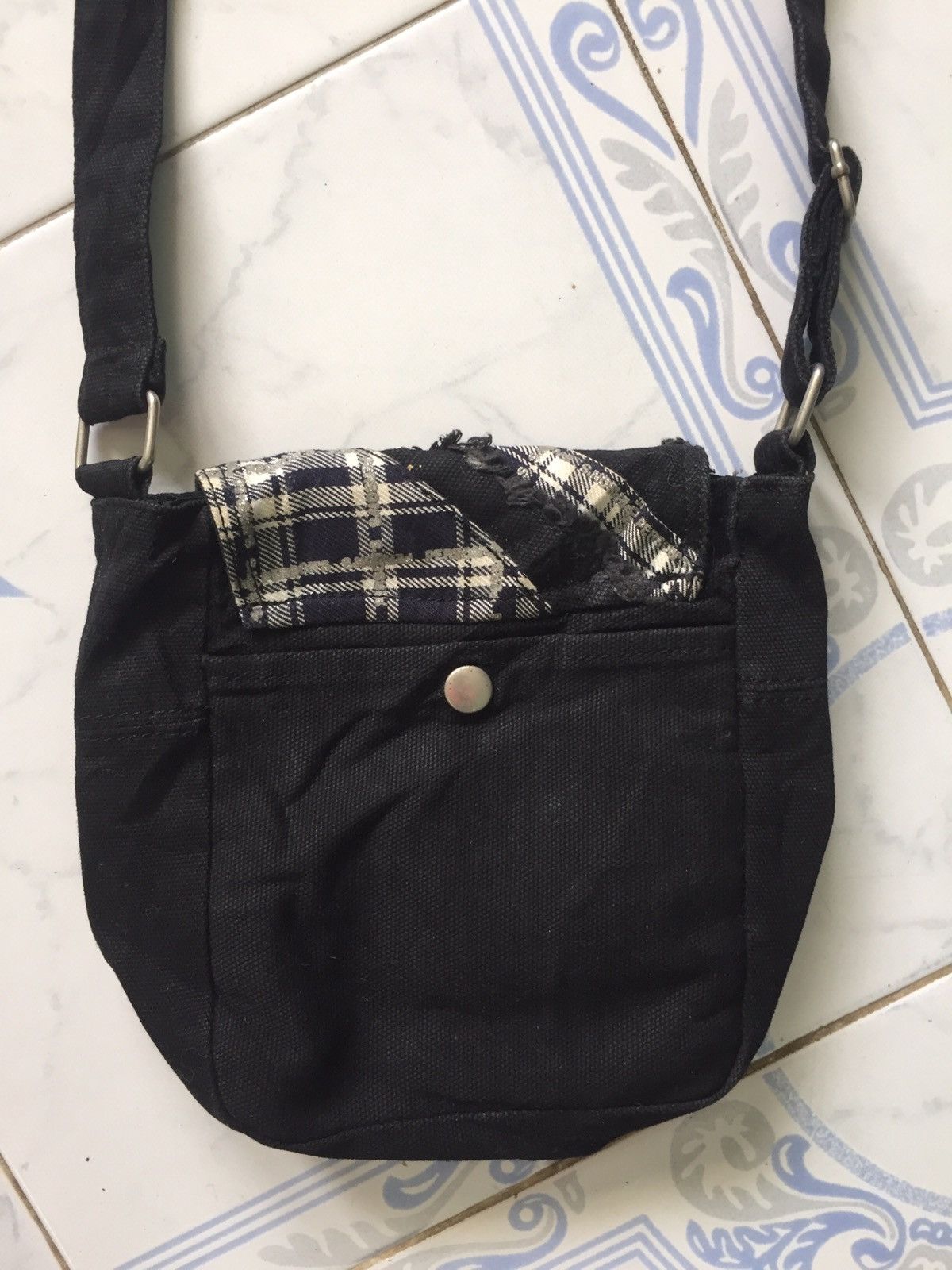 PERSON'S Patch & Distress Style Person’s Sling Bag Size ONE SIZE - 8 Thumbnail