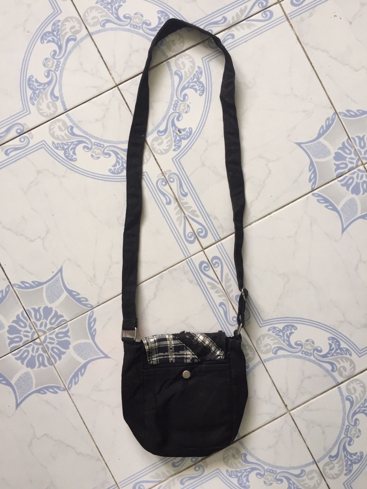 PERSON'S Patch & Distress Style Person’s Sling Bag Size ONE SIZE - 7 Thumbnail