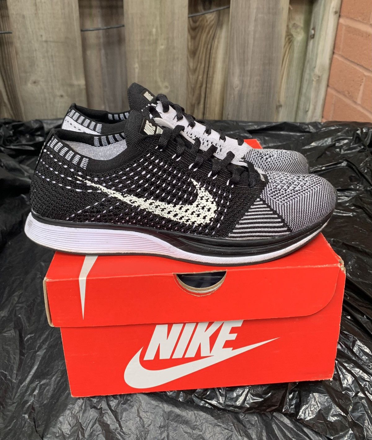 Nike Flyknit Racer Oreo Size US 7 / EU 40 - 6 Thumbnail