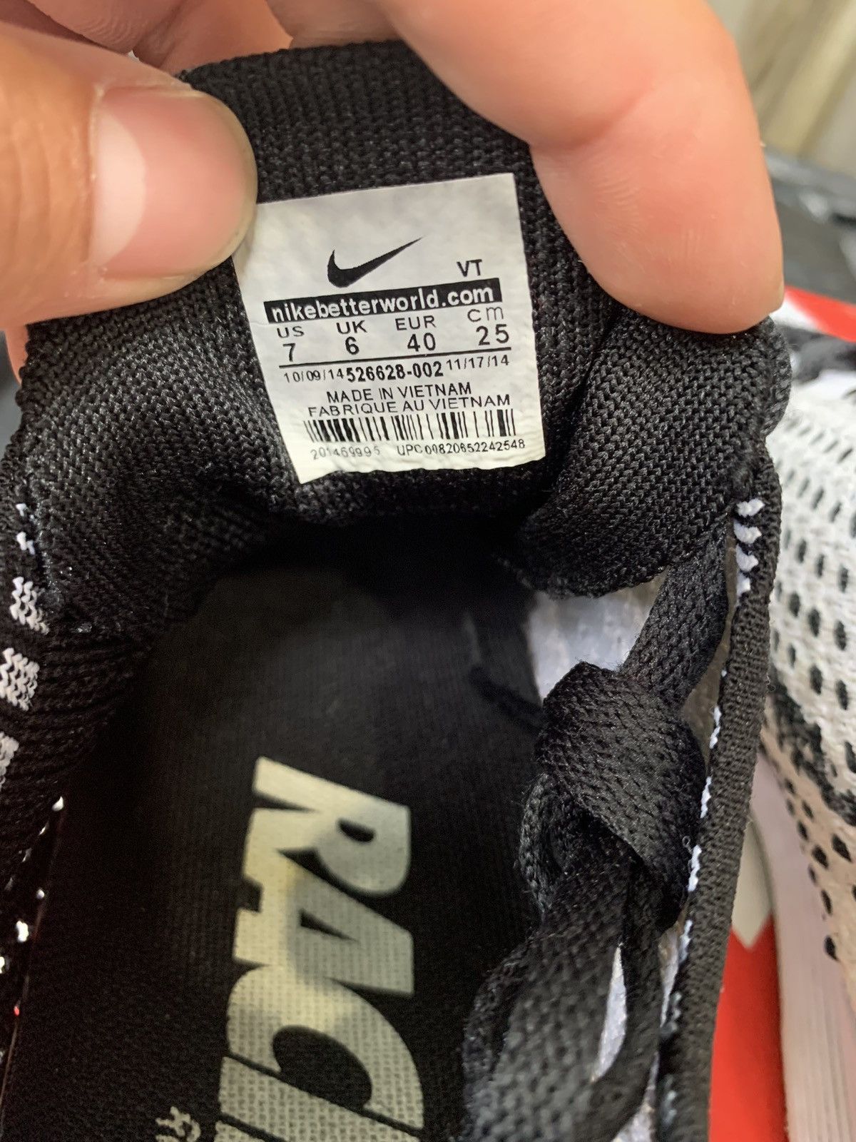 Nike Flyknit Racer Oreo Size US 7 / EU 40 - 5 Thumbnail