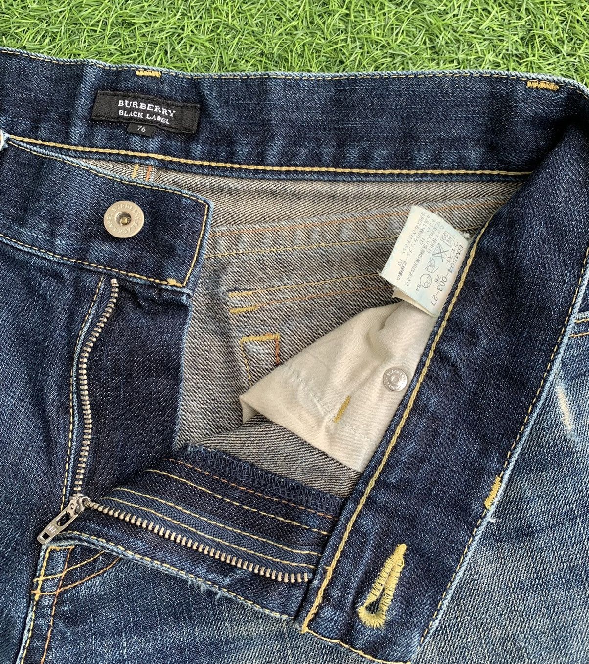 Burberry Burberry Black Label Distressed Denim Jeans Flares Size US 32 / EU 48 - 14 Thumbnail