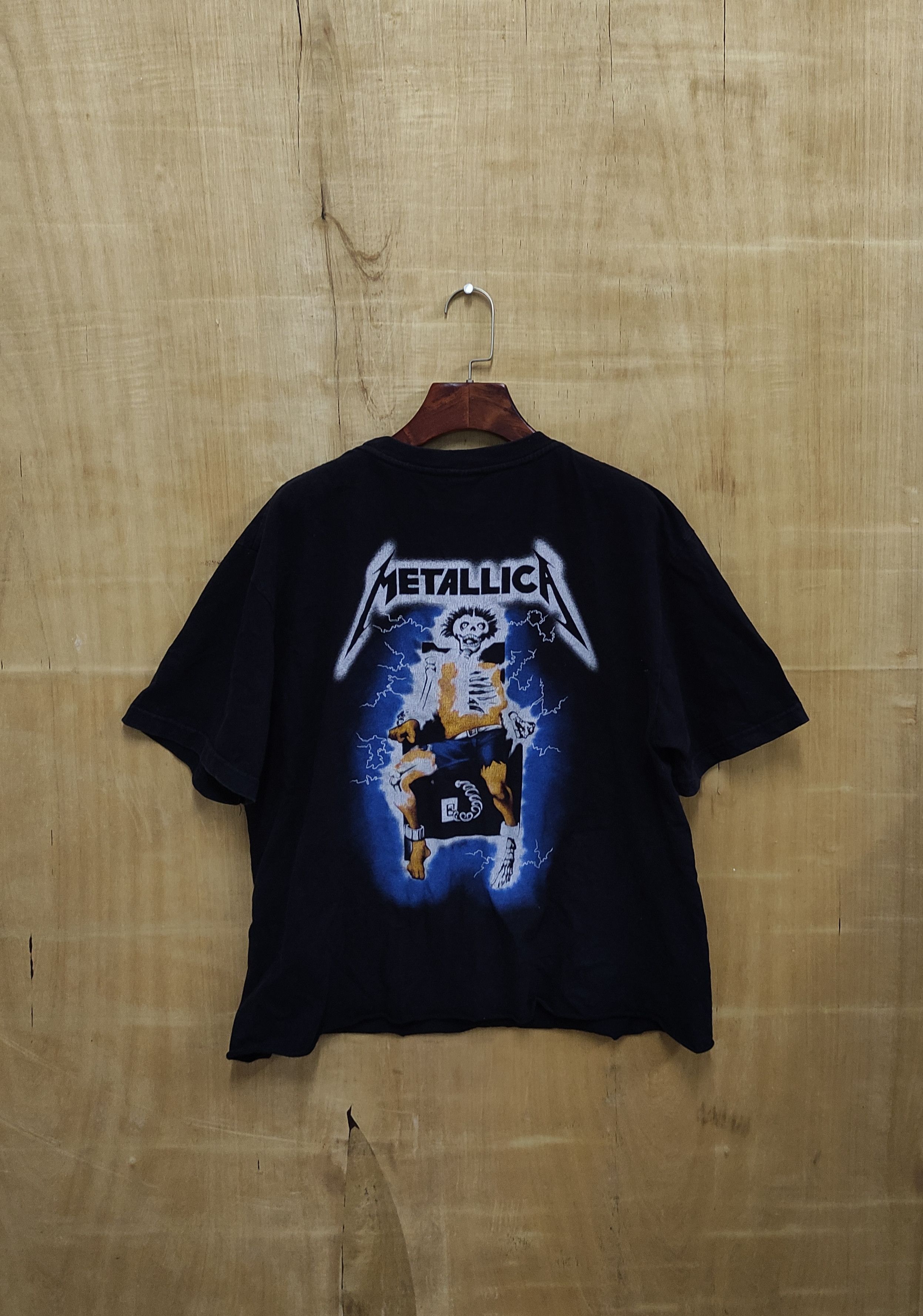Band Tees METALLICA VINTAGE BOOTLEG 1994 CROPPED T-SHIRT Size US M / EU 48-50 / 2 - 1 Thumbnail