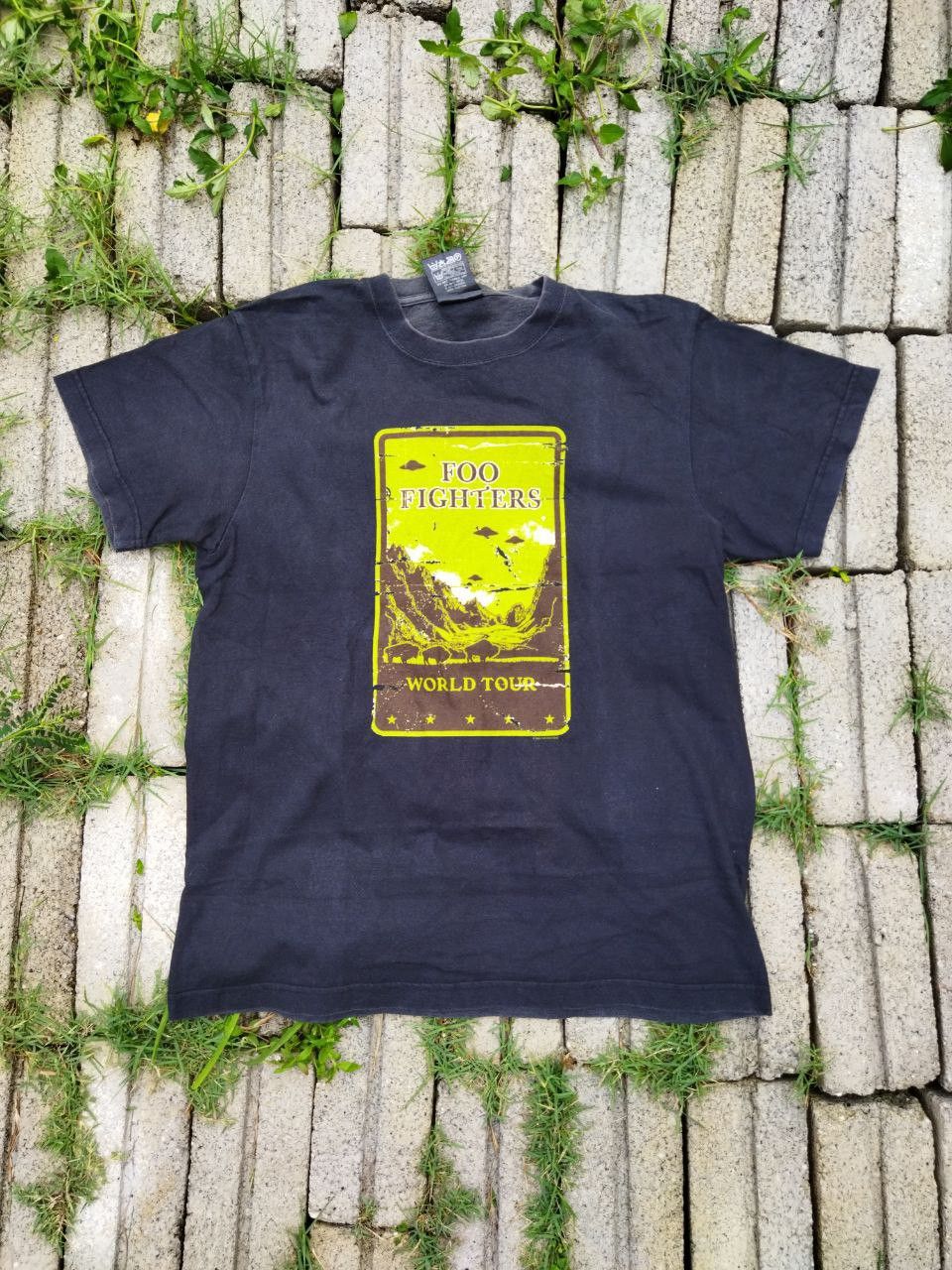 Band Tees Vintage Foo Fighters World Tour Tee Size US M / EU 48-50 / 2 - 1 Thumbnail