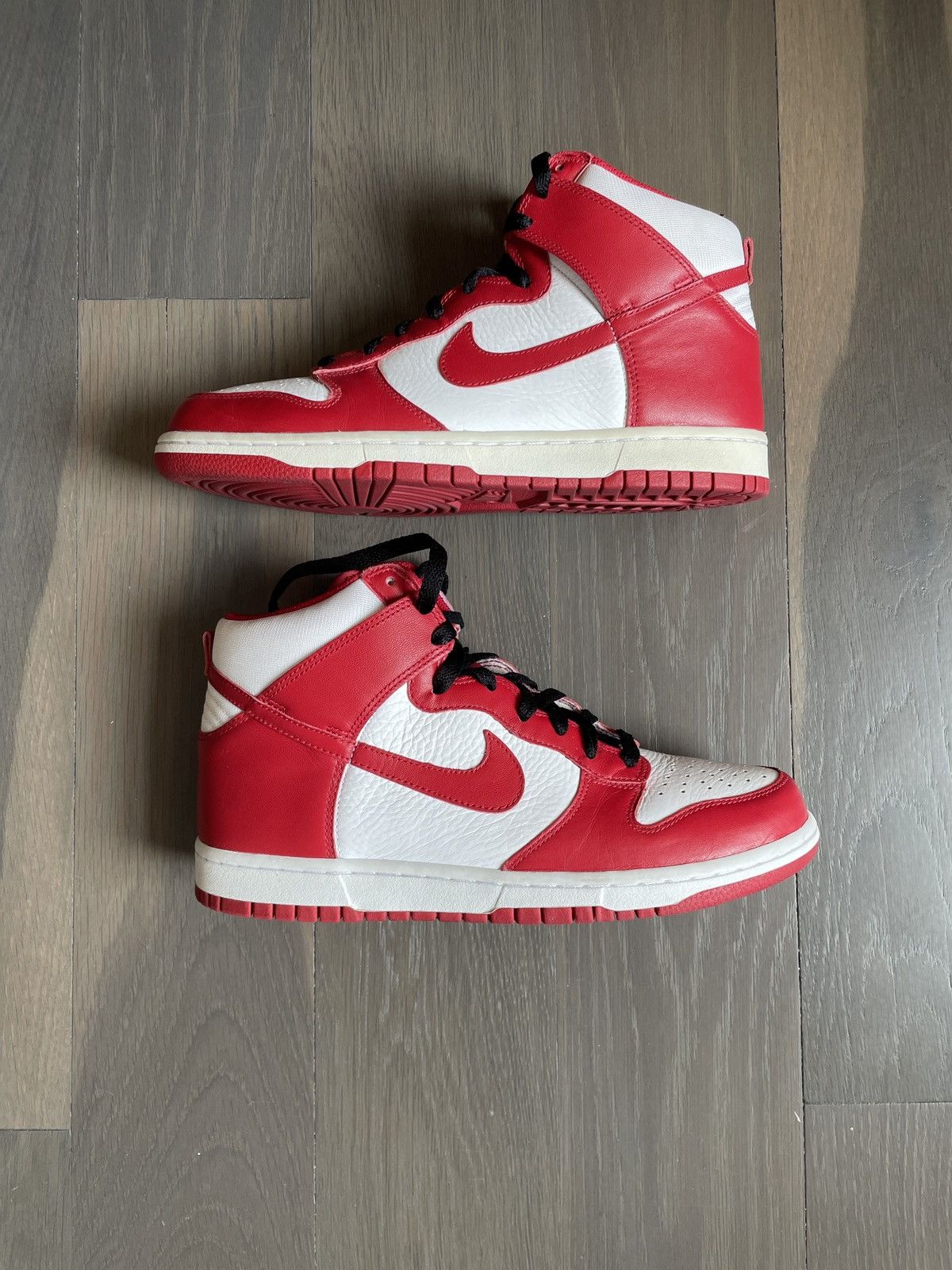 dunk high white varsity red