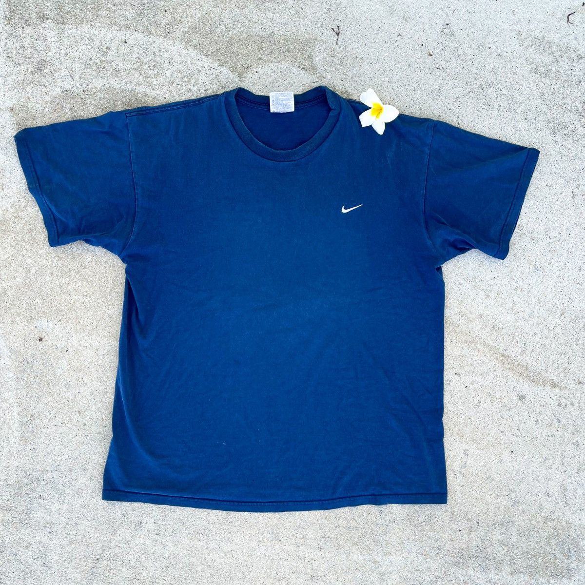 Nike × Vintage Vintage Y2K Nike Embroidered Swoosh Tee Size US L / EU 52-54 / 3 - 1 Thumbnail