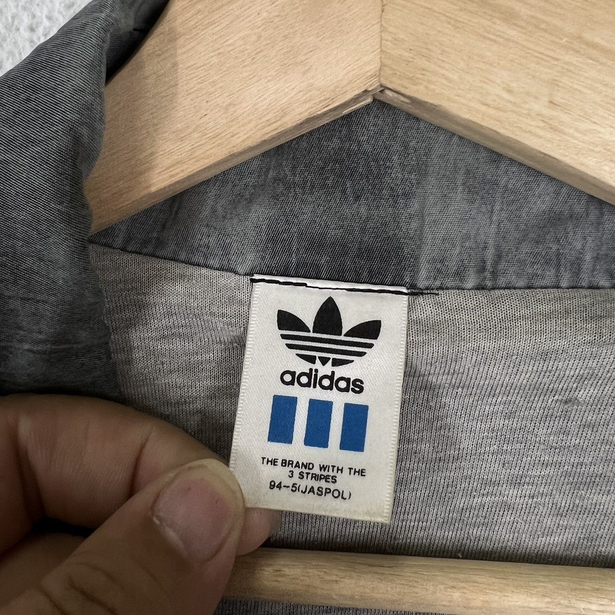 Adidas VINTAGE ADIDAS STRIPED SURVIVAL JACKET BIG LOGO Size US L / EU 52-54 / 3 - 10 Thumbnail