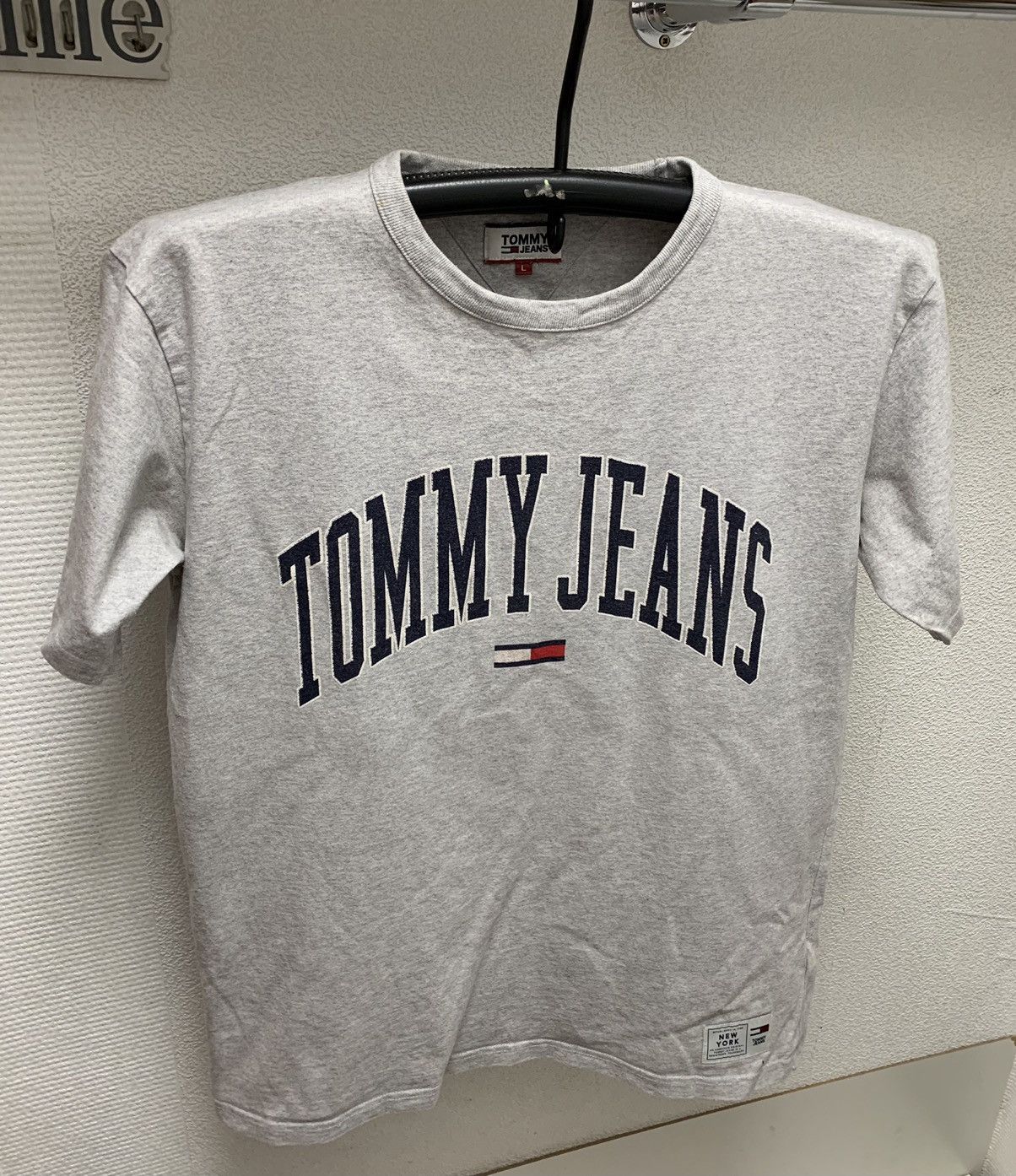 Tommy Hilfiger Tommy jeans Hilfiger big logo t-shirt vintage L Size US L / EU 52-54 / 3 - 1 Thumbnail