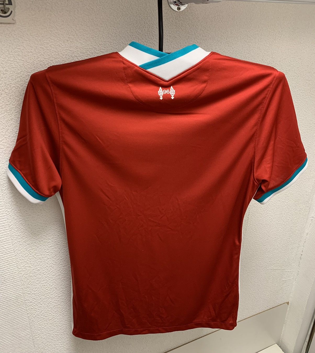 Nike Liverpool Nike soccer jersey M sz red standard chartered Size US M / EU 48-50 / 2 - 3 Thumbnail