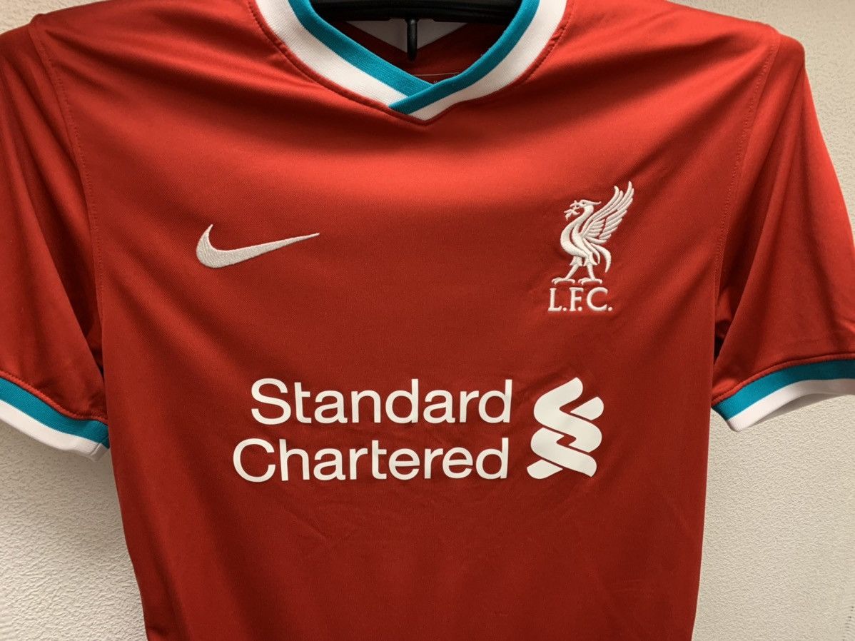 Nike Liverpool Nike soccer jersey M sz red standard chartered Size US M / EU 48-50 / 2 - 2 Thumbnail