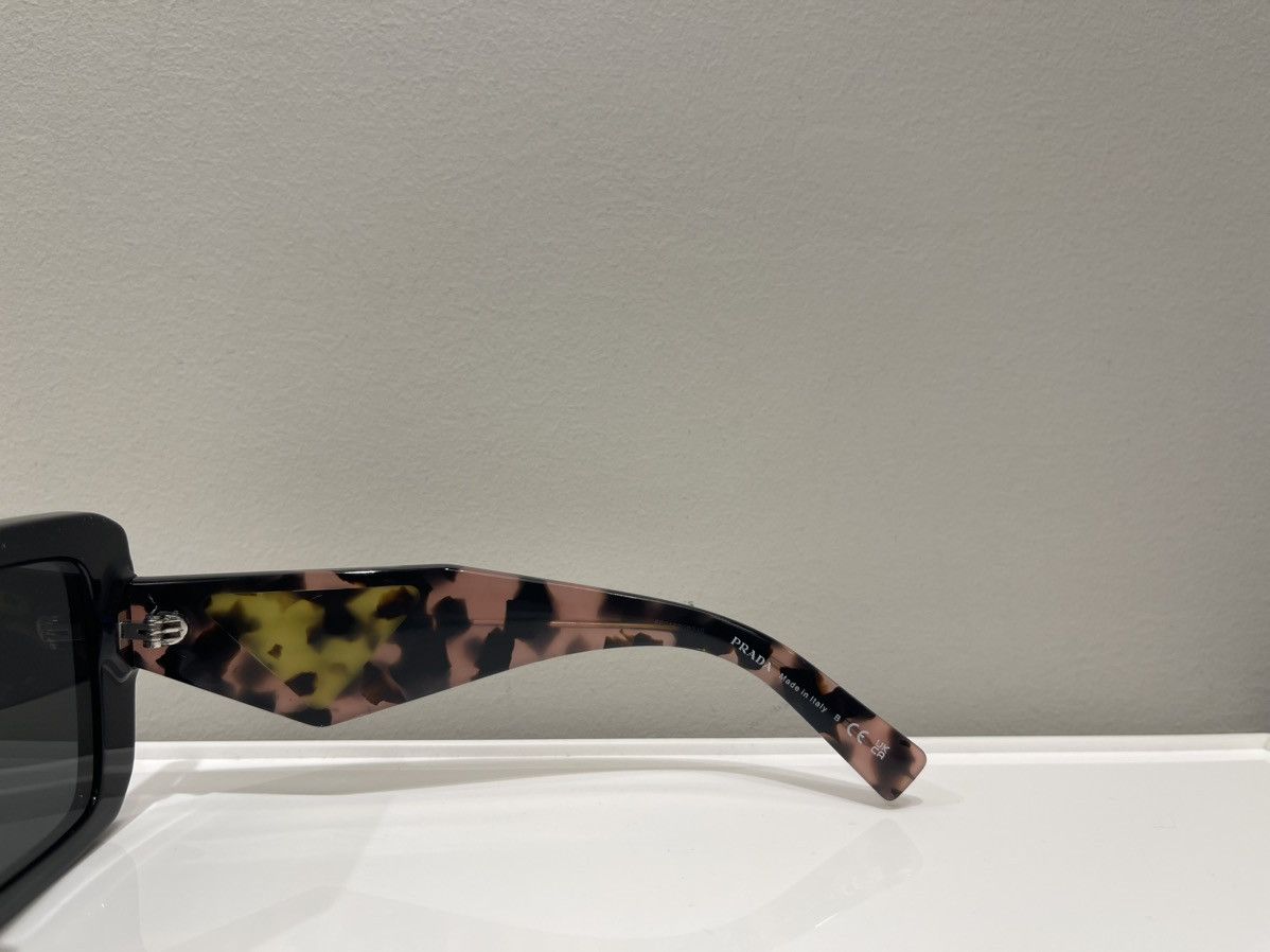 Prada × Vintage NEW Prada SPR23Y Bold Black Sunglasses Size ONE SIZE - 4 Thumbnail