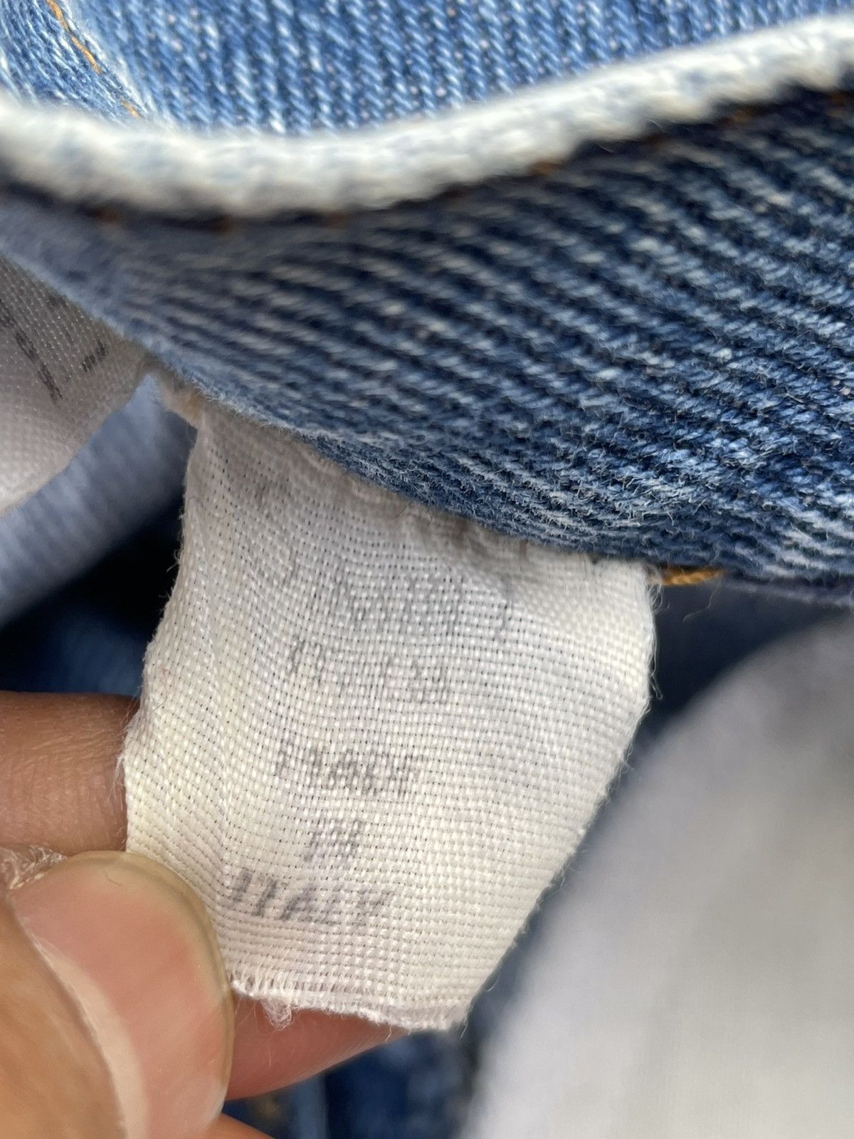 Armani Armani Jeans Vintage Lot 1 Aging Distressed Denim Size US 33 - 19 Thumbnail
