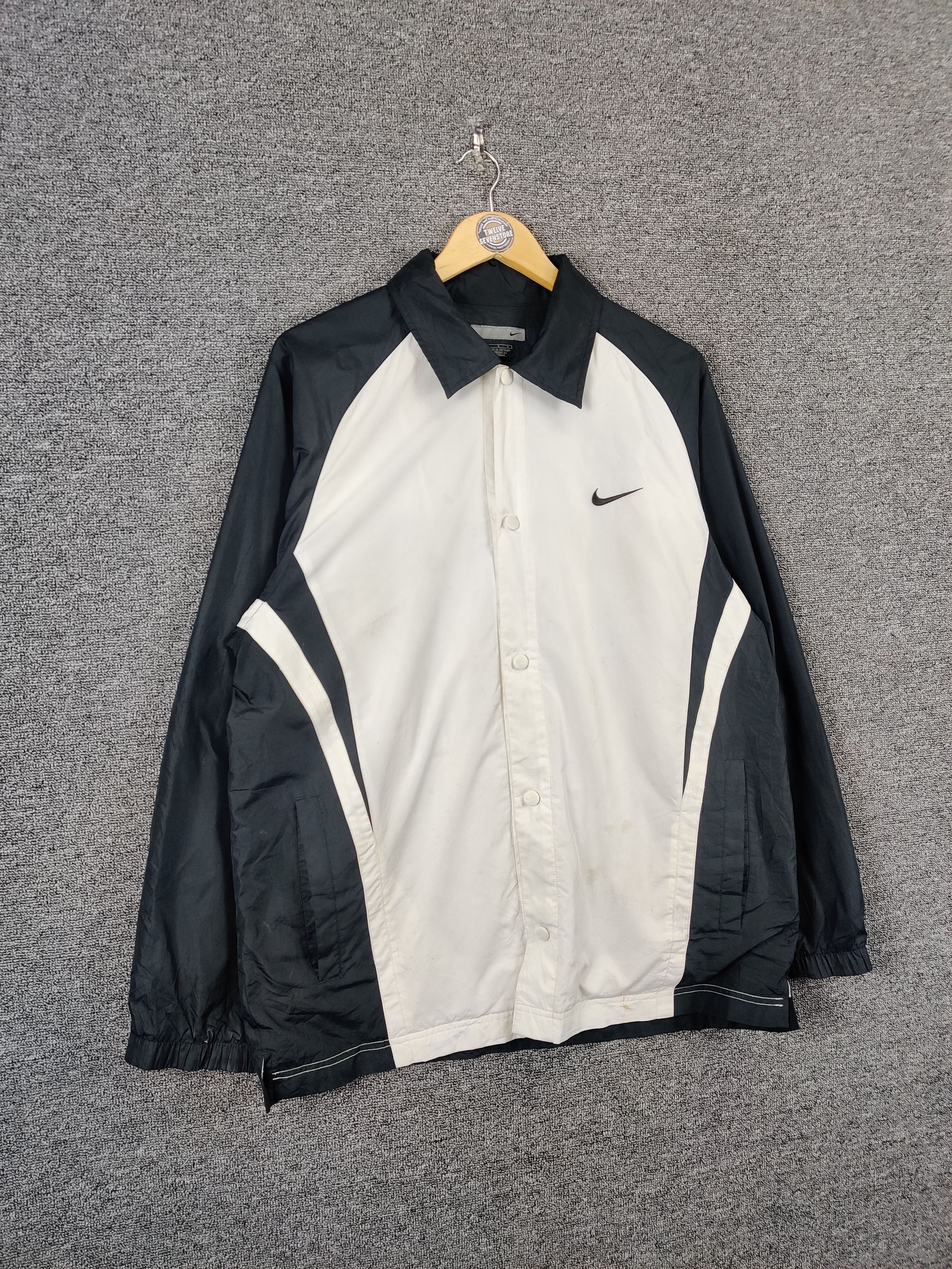 Nike Vintage Nike Windbreaker Light Jacket Size US L / EU 52-54 / 3 - 6 Thumbnail