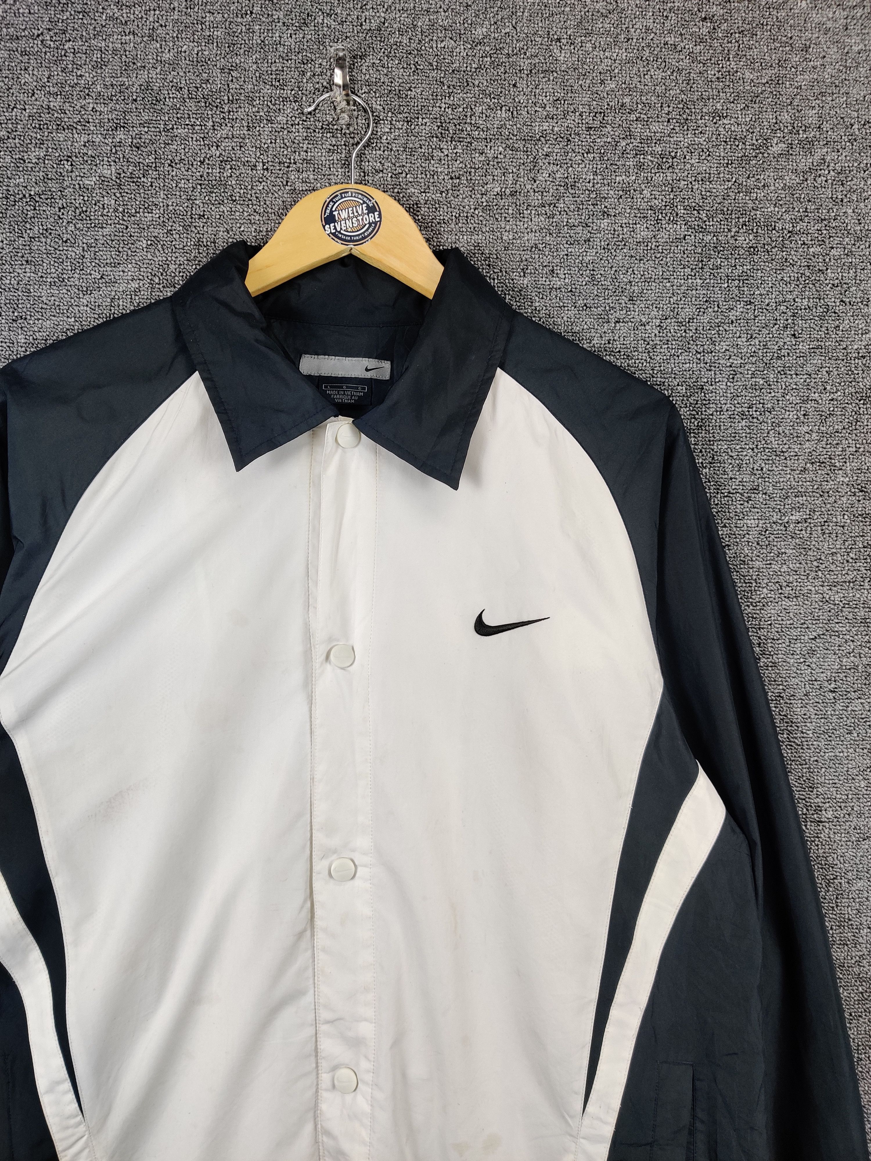 Nike Vintage Nike Windbreaker Light Jacket Size US L / EU 52-54 / 3 - 4 Thumbnail