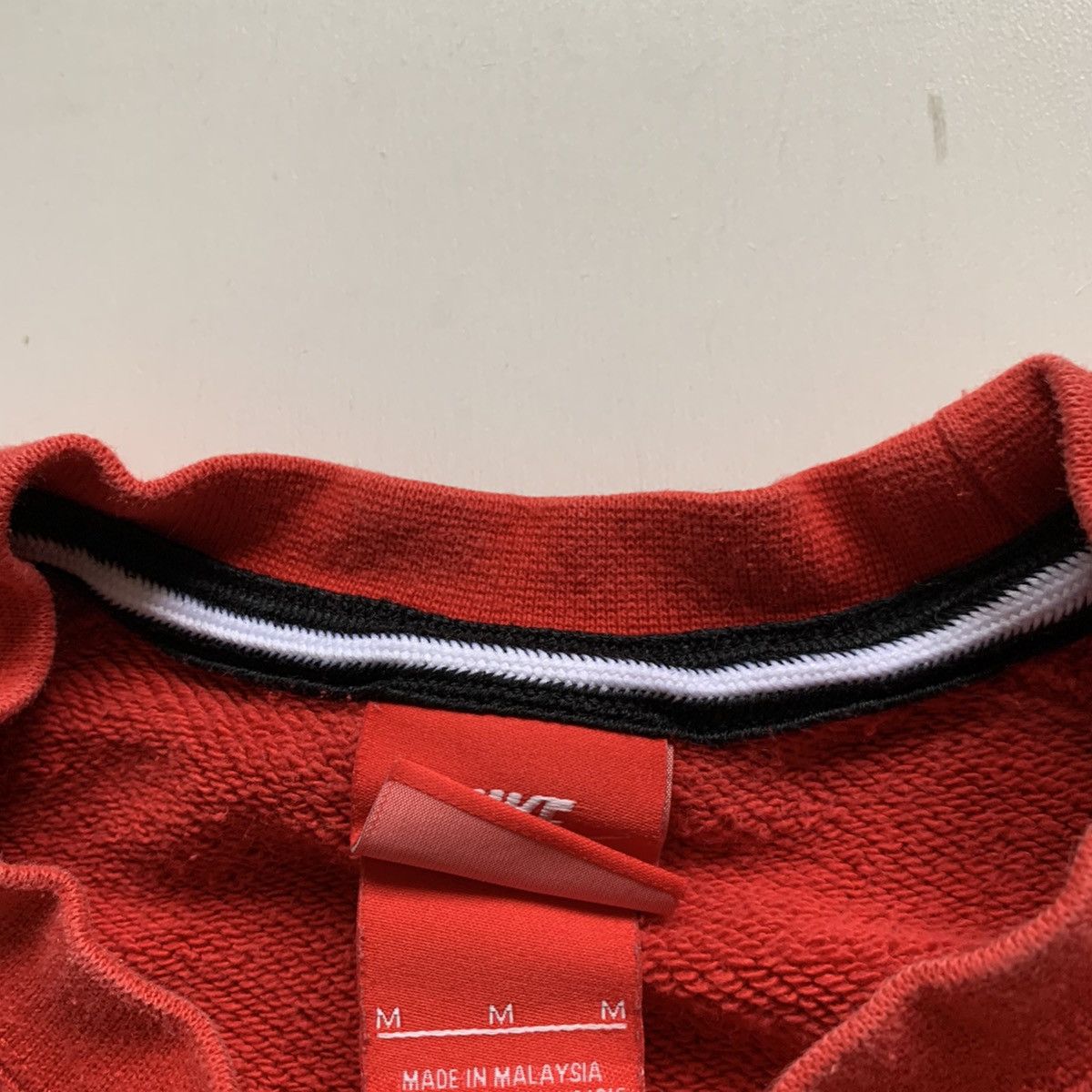 Nike Vintage 2000s Nike Embroidered Swoosh Pullover Crewneck Rare Size US M / EU 48-50 / 2 - 3 Thumbnail
