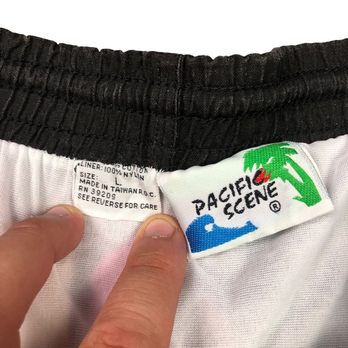 Vintage Vintage Pacific Scene Surf Wipe Out Swimming Trunks Adult L Size US 32 / EU 48 - 2 Thumbnail