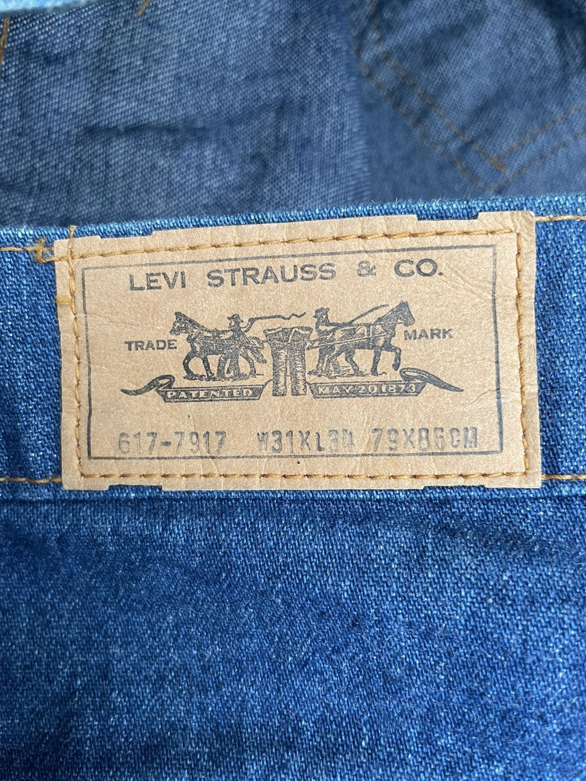 Levi's Vintage 1976 Levis 617 e Black Label Wide Leg Size US 31 - 12 Thumbnail