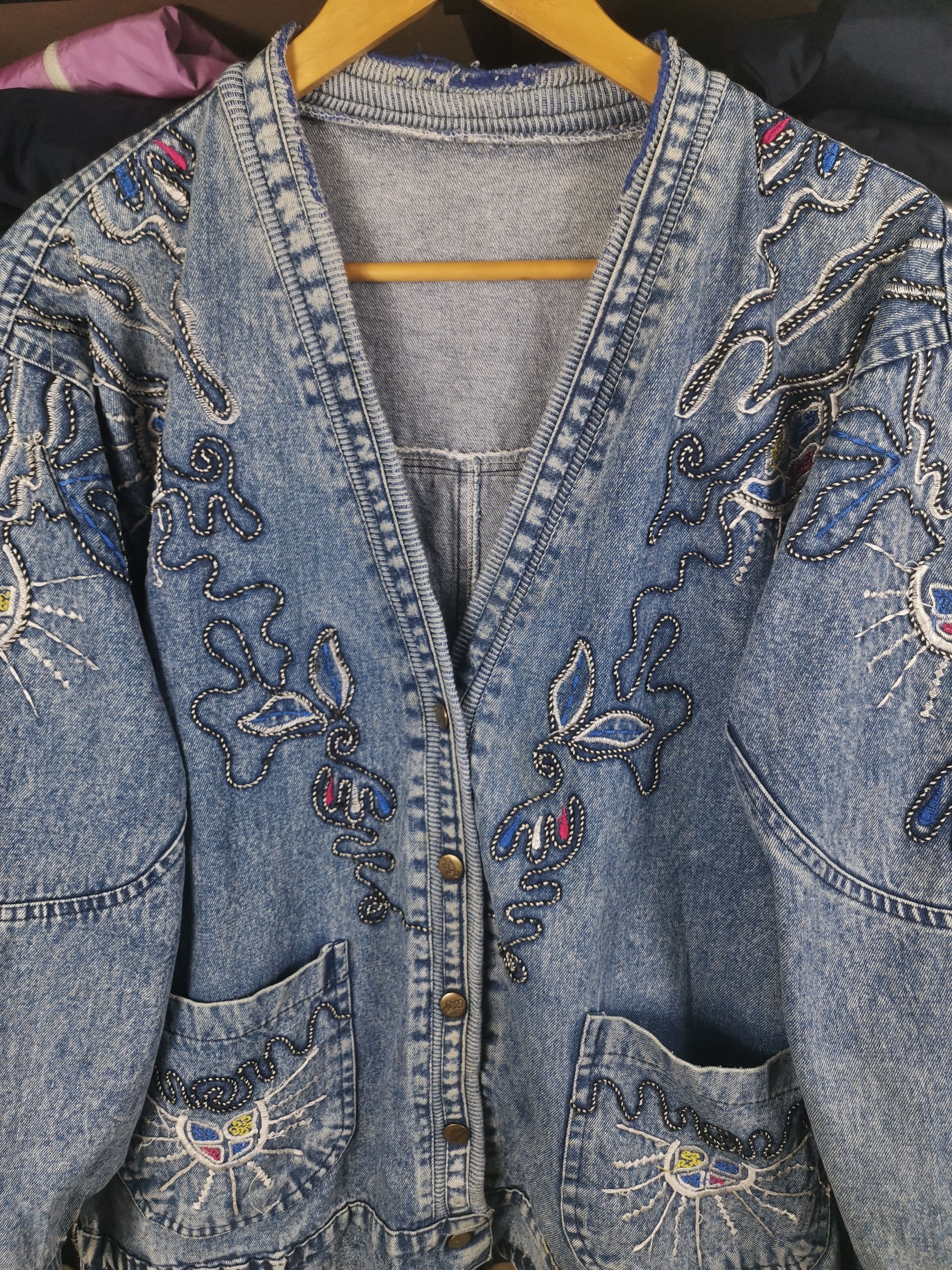 Japanese Brand Vintage Japanese Brand Embroidered Floral Denim Jacket Size US L / EU 52-54 / 3 - 4 Thumbnail