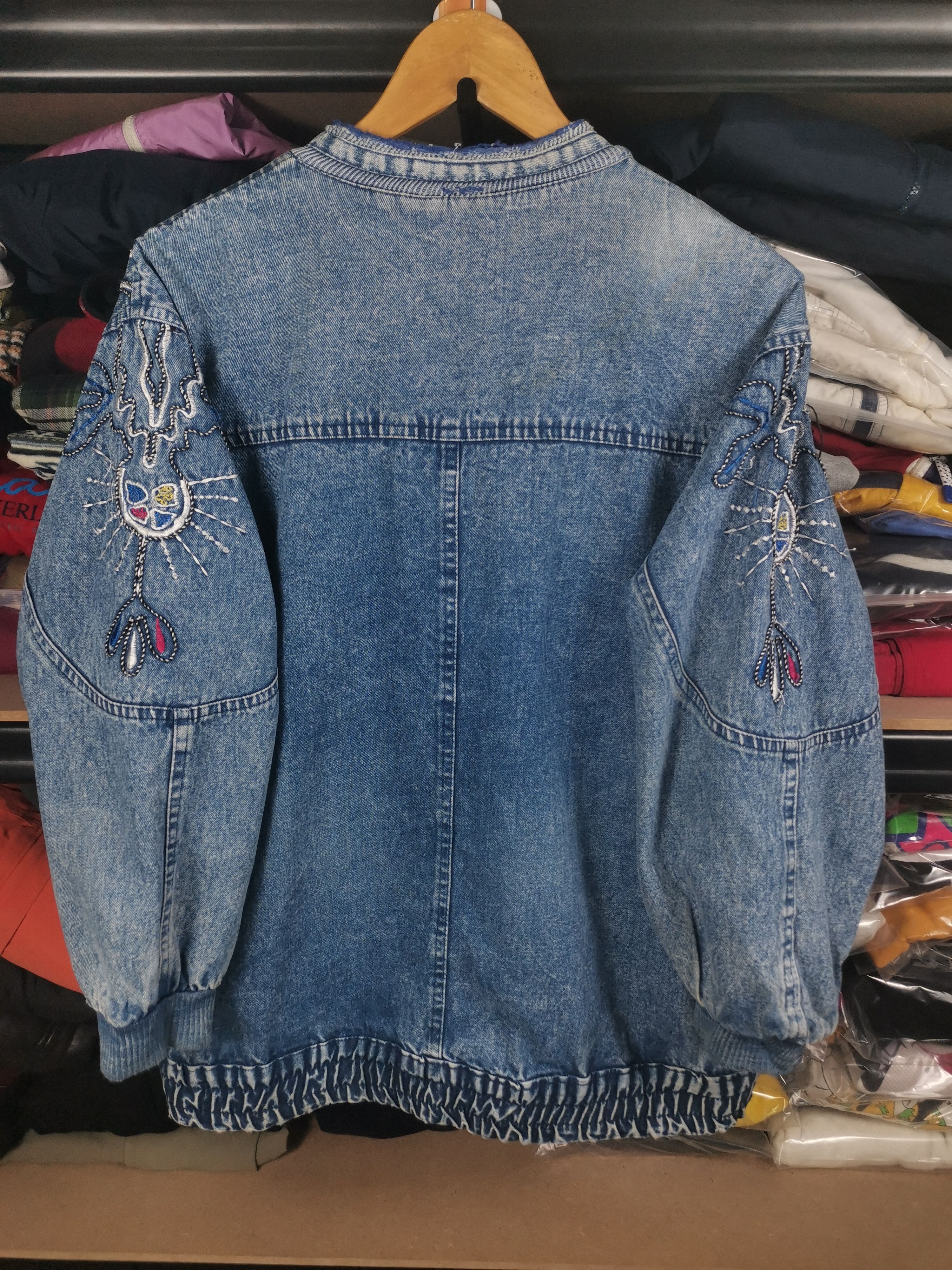Japanese Brand Vintage Japanese Brand Embroidered Floral Denim Jacket Size US L / EU 52-54 / 3 - 2 Thumbnail