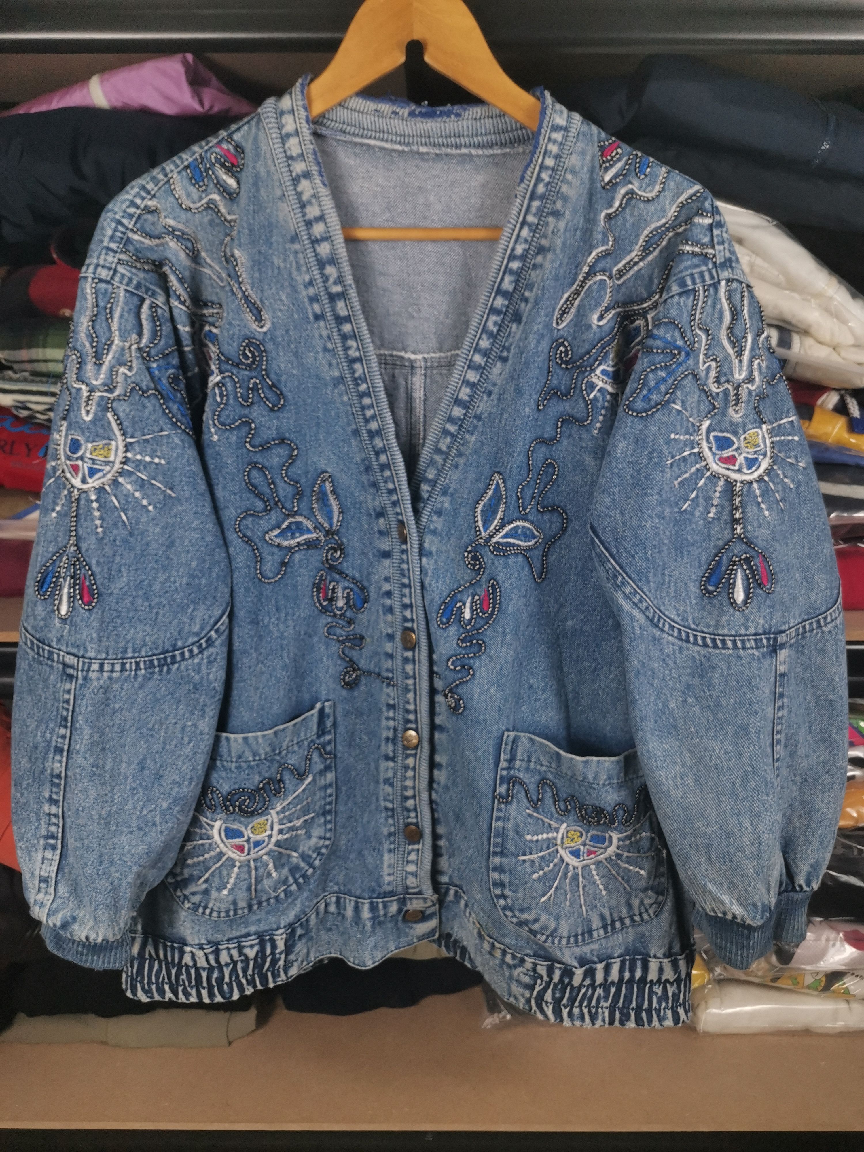 Japanese Brand Vintage Japanese Brand Embroidered Floral Denim Jacket Size US L / EU 52-54 / 3 - 1 Thumbnail