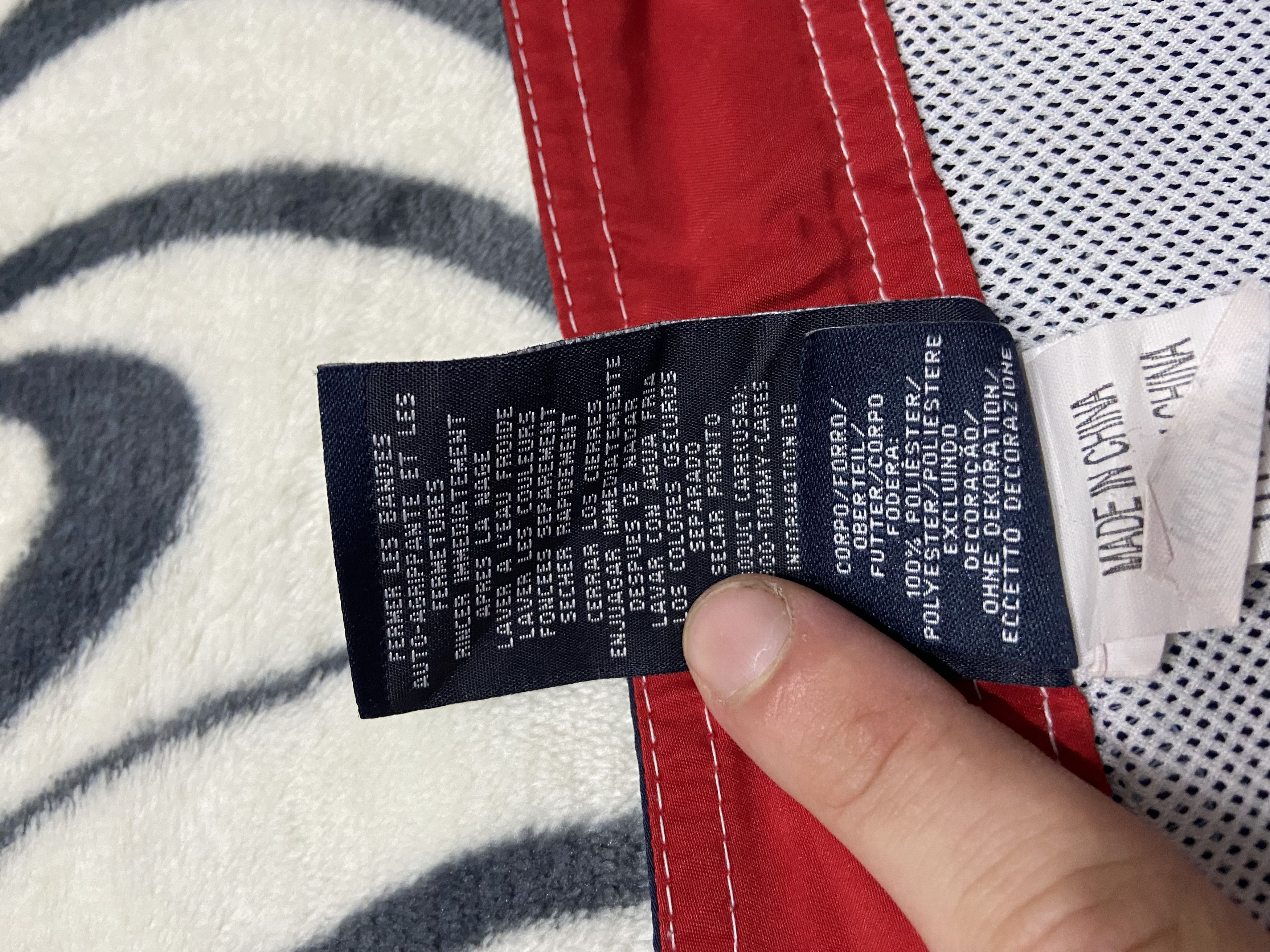 Tommy Hilfiger × Vintage Tommy Hilfiger Mens Nylon Swim Shorts Size US 36 / EU 52 - 4 Thumbnail
