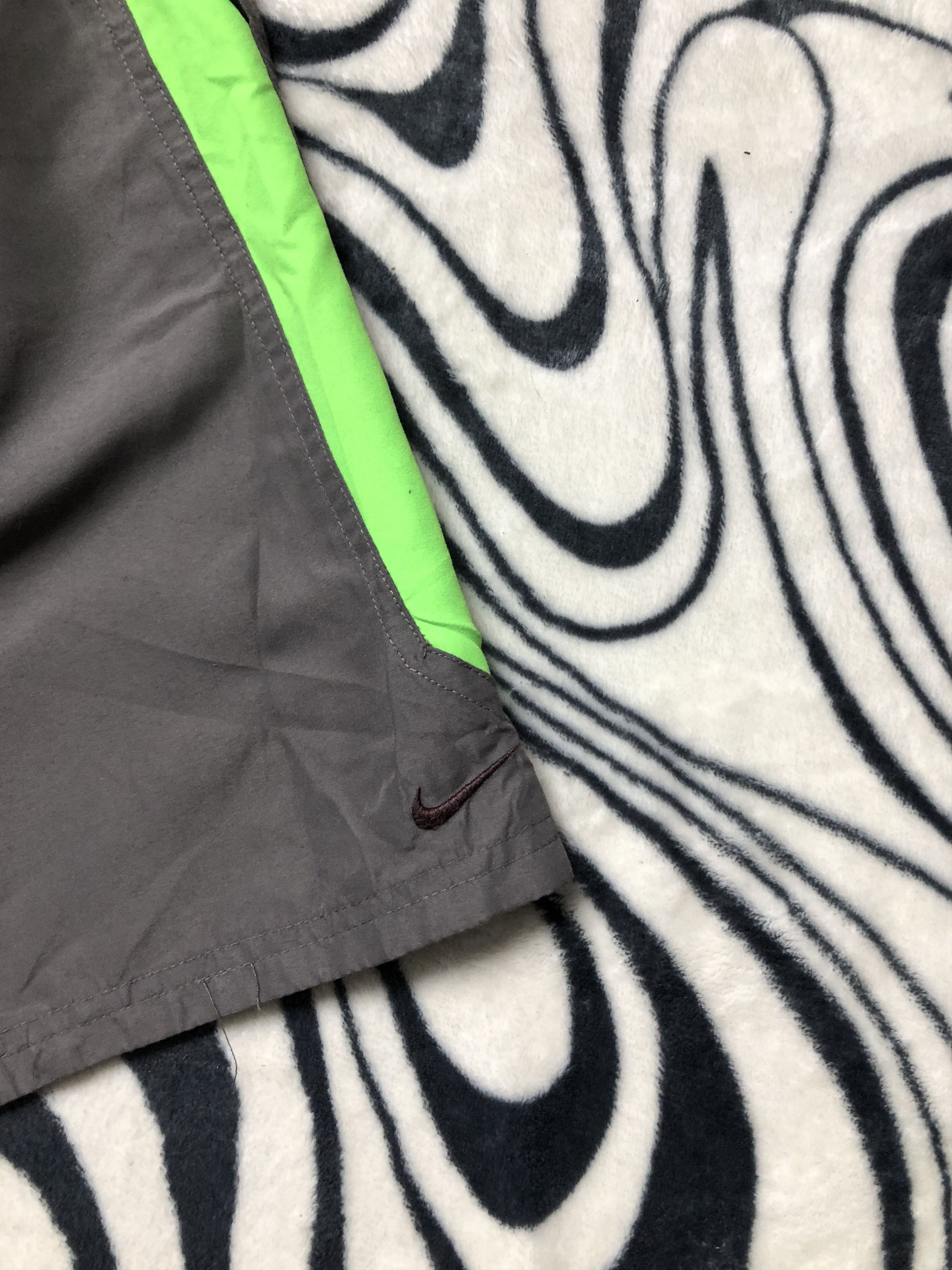 Nike Nike Vintage Mens Shorts Size US 38 / EU 54 - 2 Thumbnail