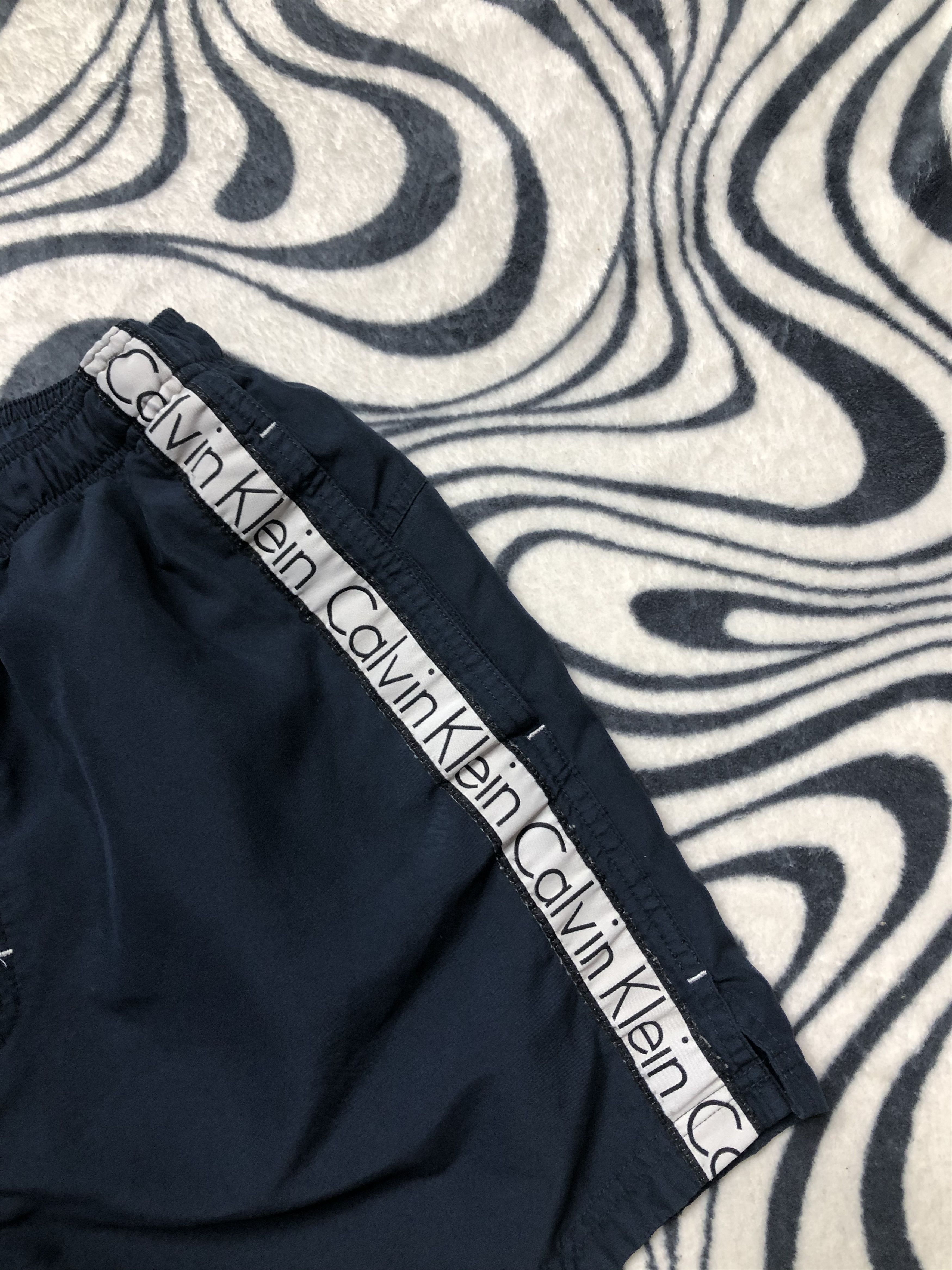 Calvin Klein × Vintage Calvin Klein Vintage Mens Nylon Shorts Size US 34 / EU 50 - 2 Thumbnail