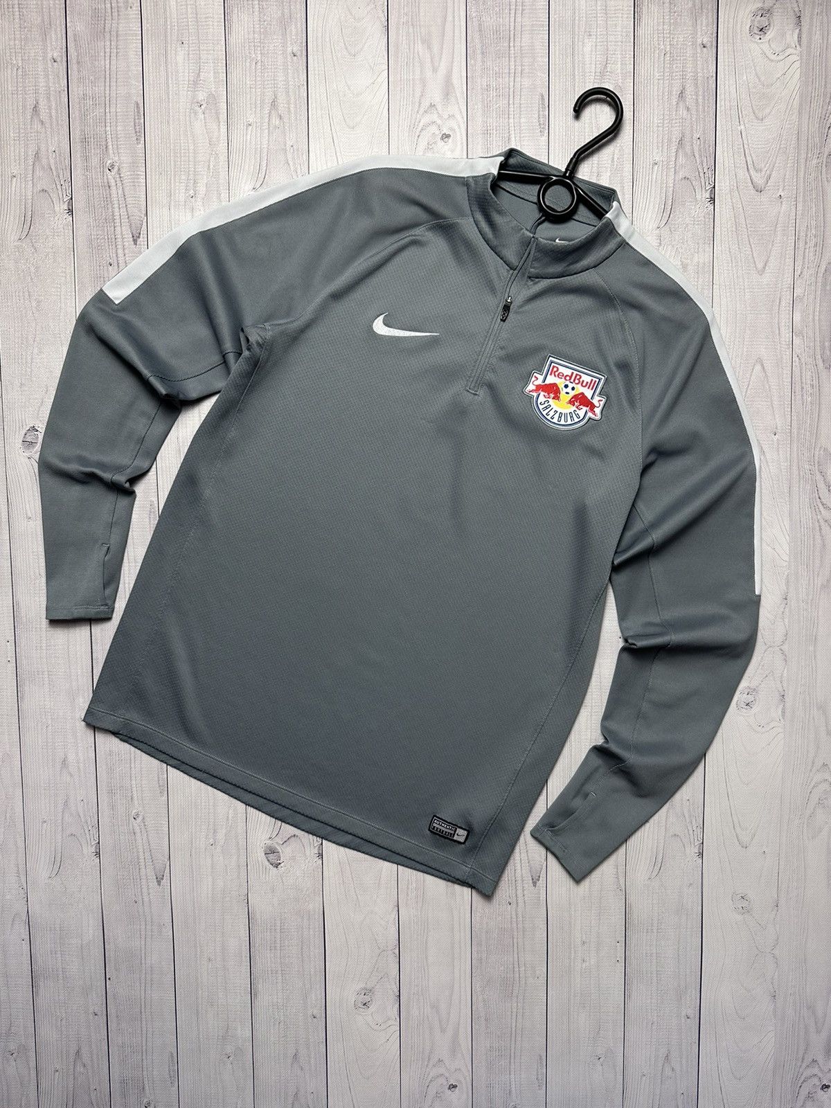 Vintage Nike Red Bull Salzburg soccer sweatshirt size L