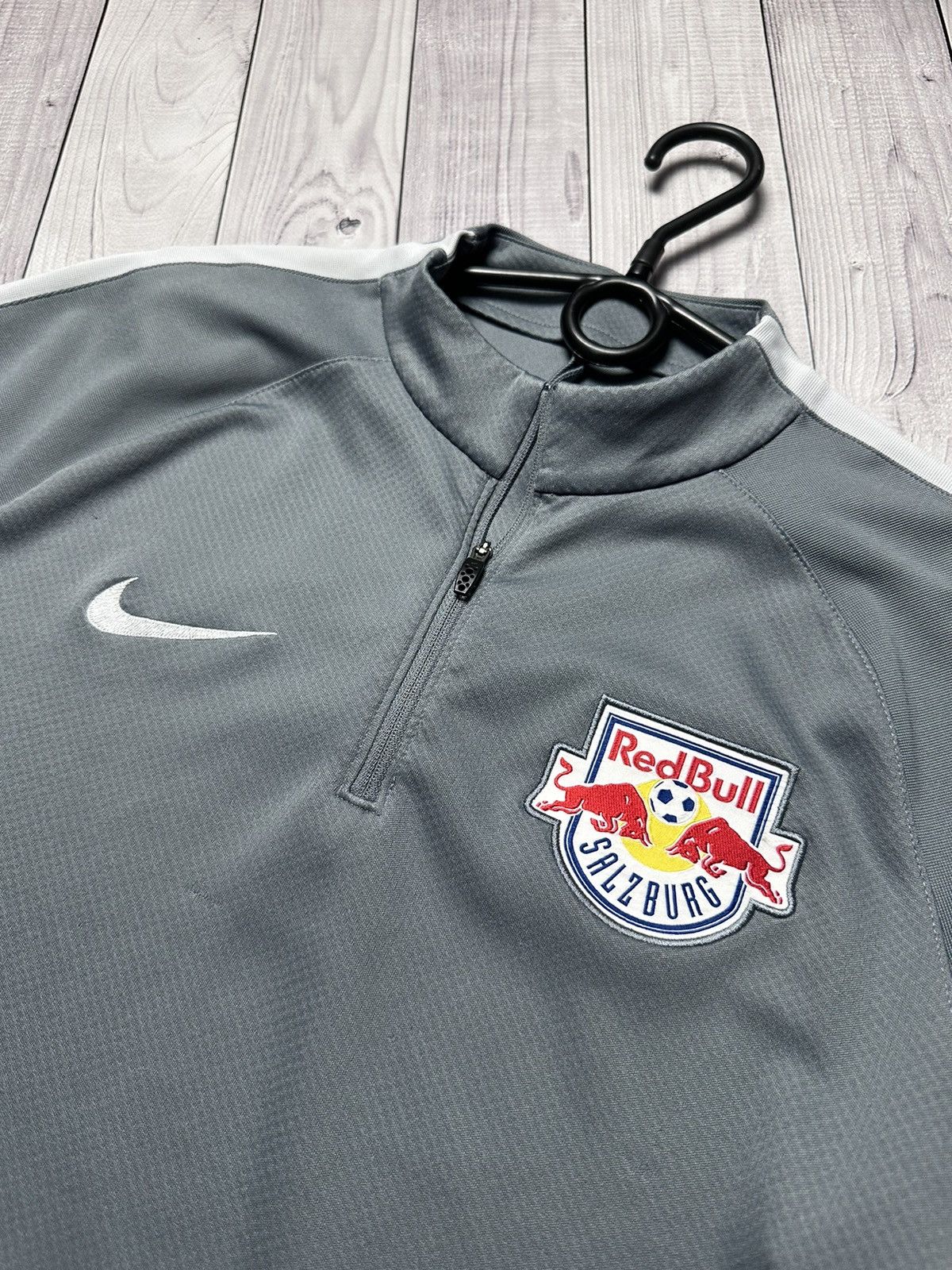 Nike Vintage Nike Red Bull Salzburg soccer sweatshirt size L Size US L / EU 52-54 / 3 - 4 Thumbnail