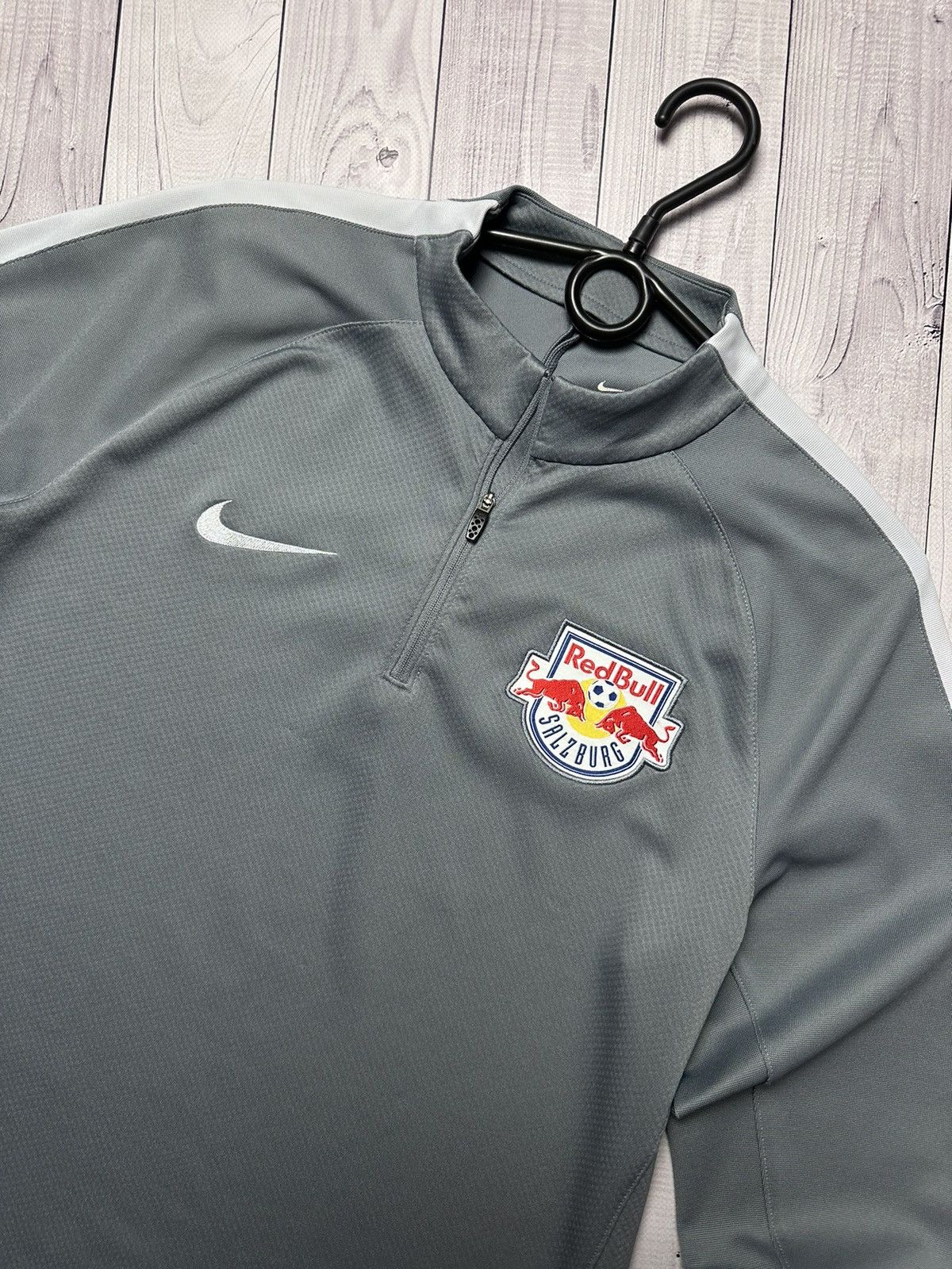 Nike Vintage Nike Red Bull Salzburg soccer sweatshirt size L Size US L / EU 52-54 / 3 - 3 Thumbnail