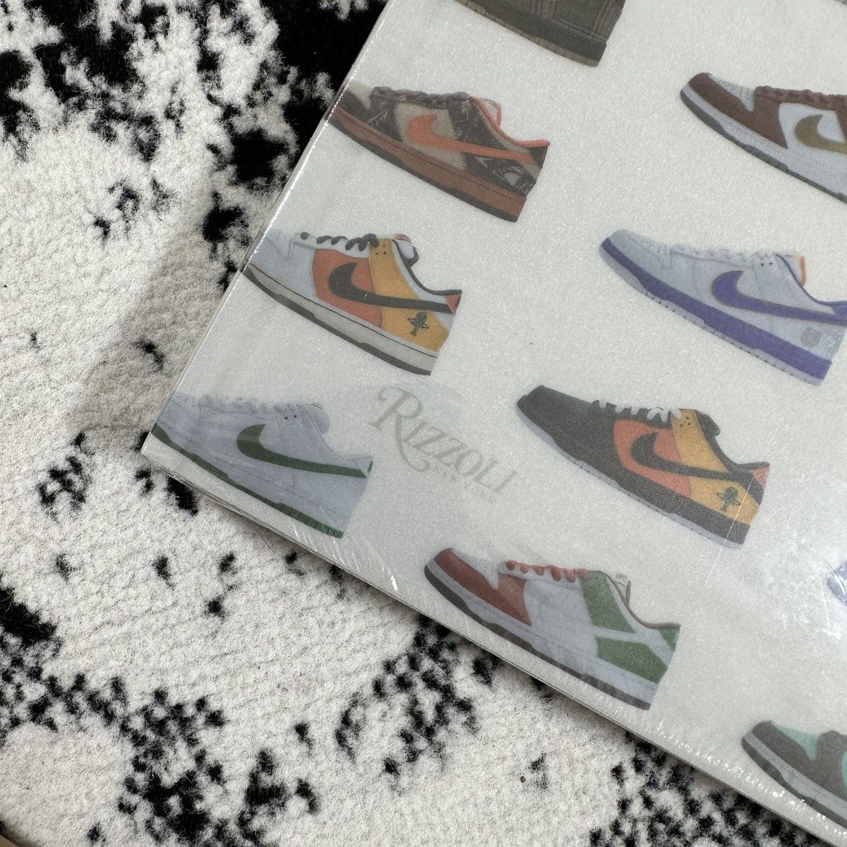 Nike × Rizzoli RIZZOLI USA Nike SB The Dunk Book Size ONE SIZE - 8 Thumbnail
