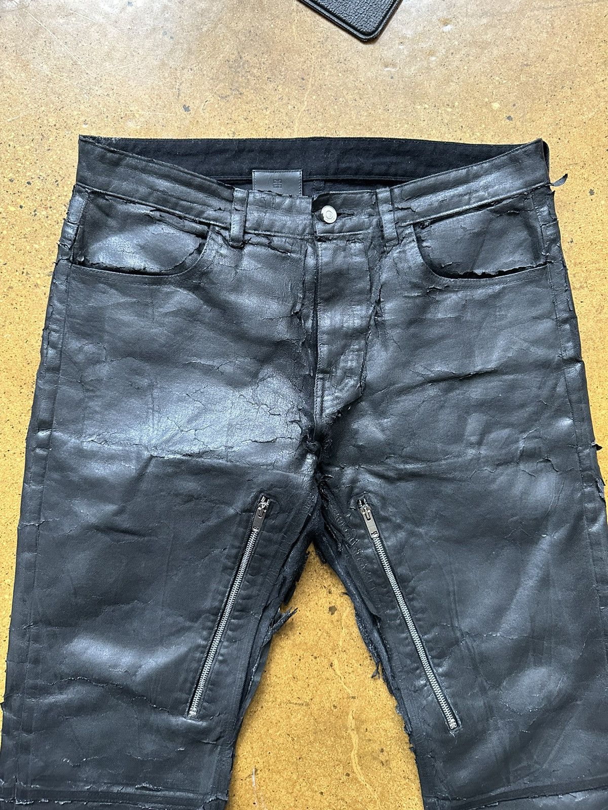 Givenchy Givenchy Black Painted Jeans 34 (Used) Size US 34 / EU 50 - 2 Thumbnail