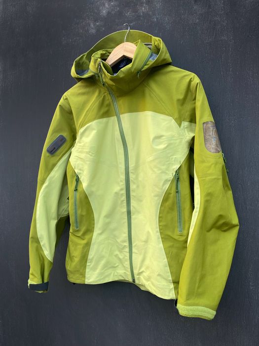 00s vintage Arc’teryx sidewinder jacket