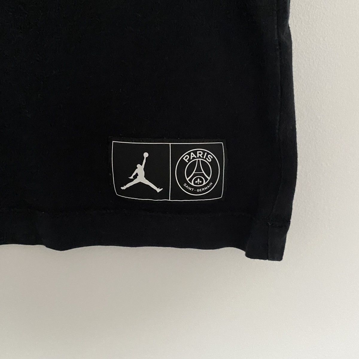 Jordan Brand × Nike PSG Paris Nike Jordan Men SS Black Logo Tee Shirt Top Kit Size US M / EU 48-50 / 2 - 4 Thumbnail