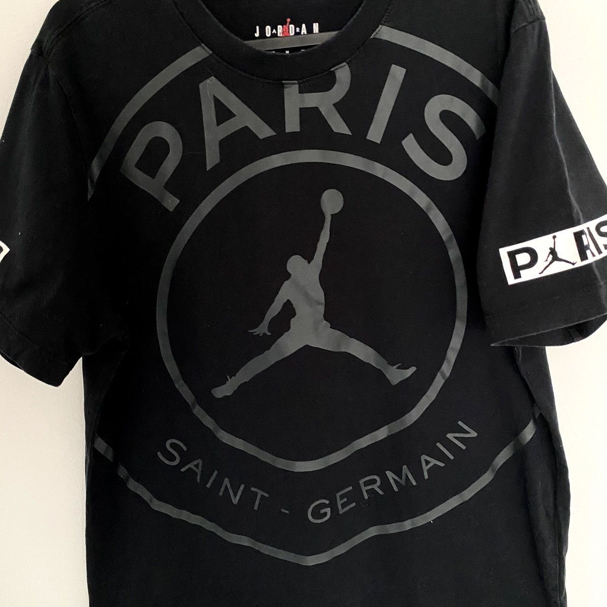 Jordan Brand × Nike PSG Paris Nike Jordan Men SS Black Logo Tee Shirt Top Kit Size US M / EU 48-50 / 2 - 3 Thumbnail
