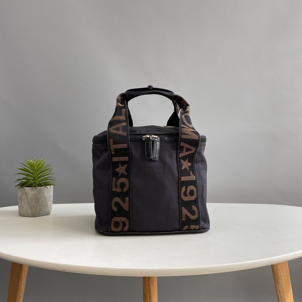 image of Fendi 1925 Italy Roma Vintage Bag in Black, Women's