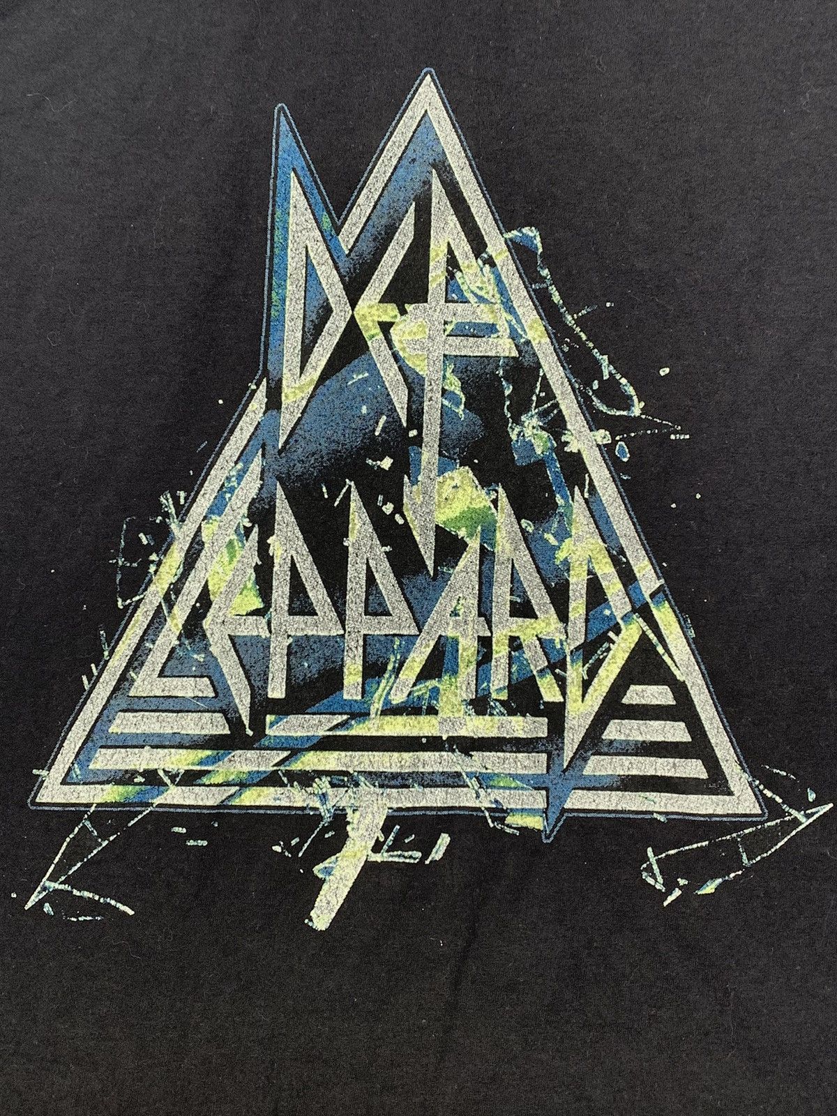 Band Tees Vintage Y2K Def Leppard band tee big logo streetwear size M Size US M / EU 48-50 / 2 - 2 Thumbnail